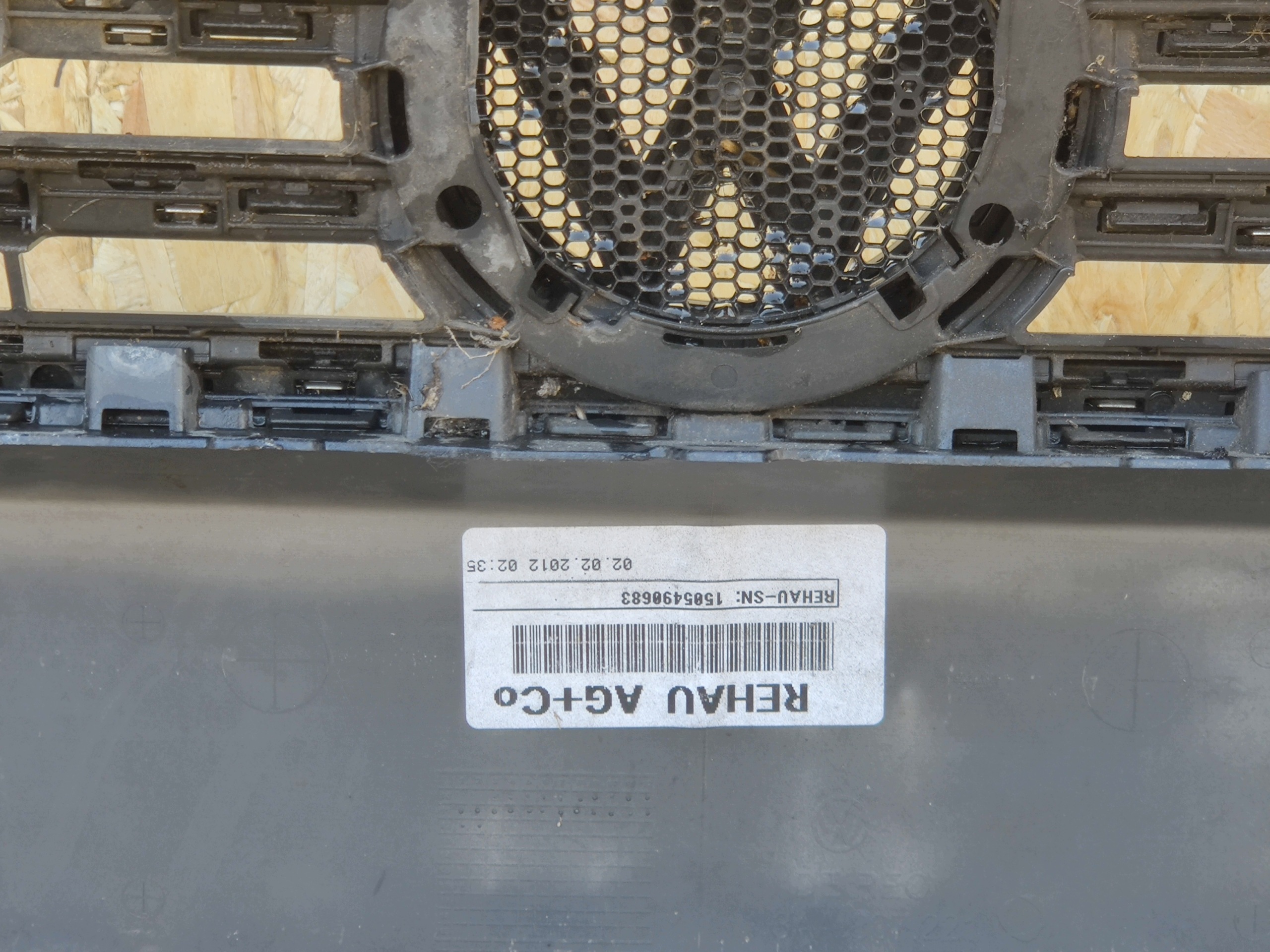 VW PASSAT B7 nárazník předek přední cerný maska CHROM