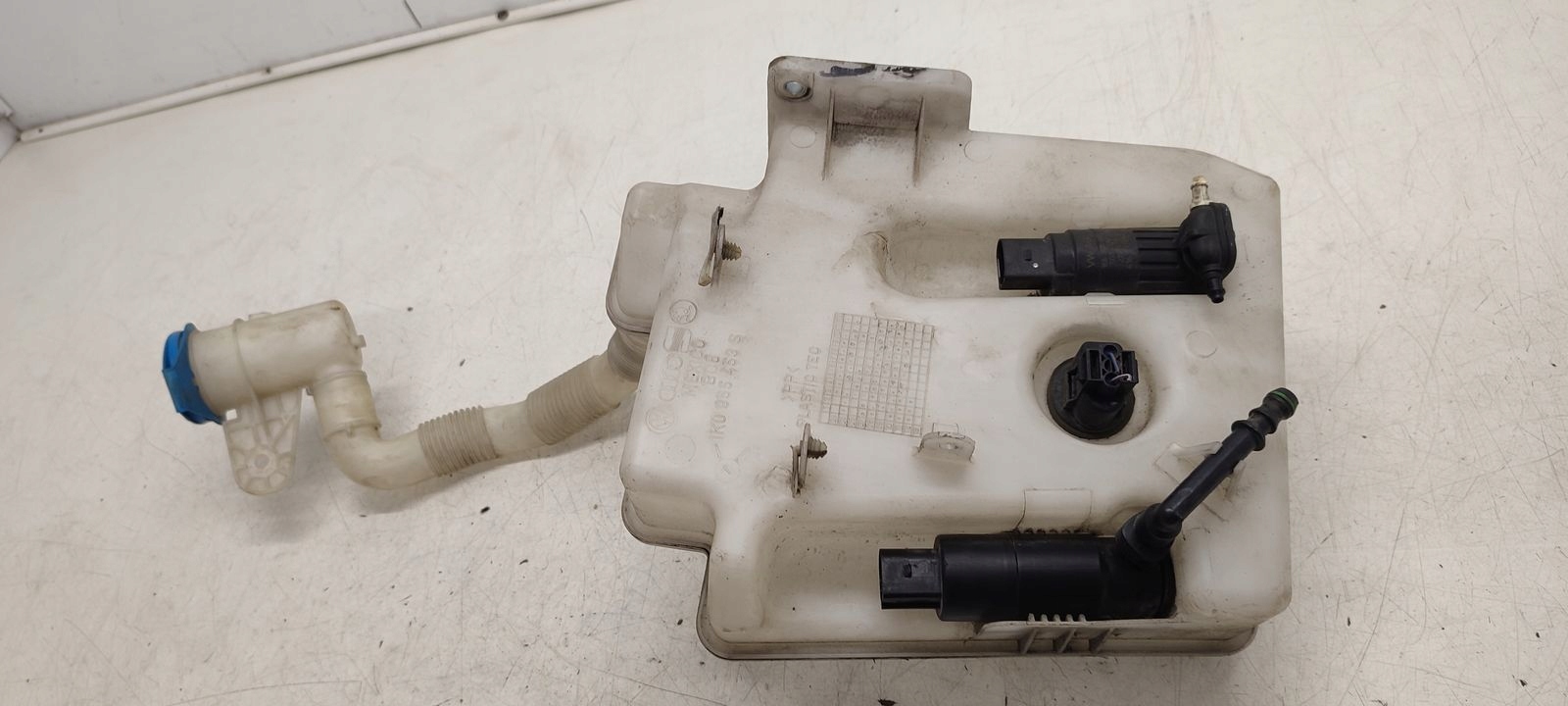 Behälter Spritzdüse VW Golf VI 1,6 TDI