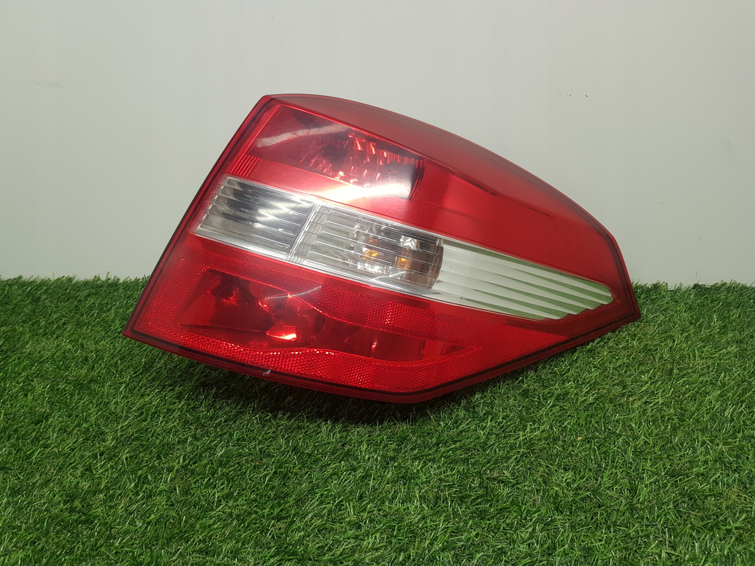light right rear RENAULT LAGUNA 3 265500002R