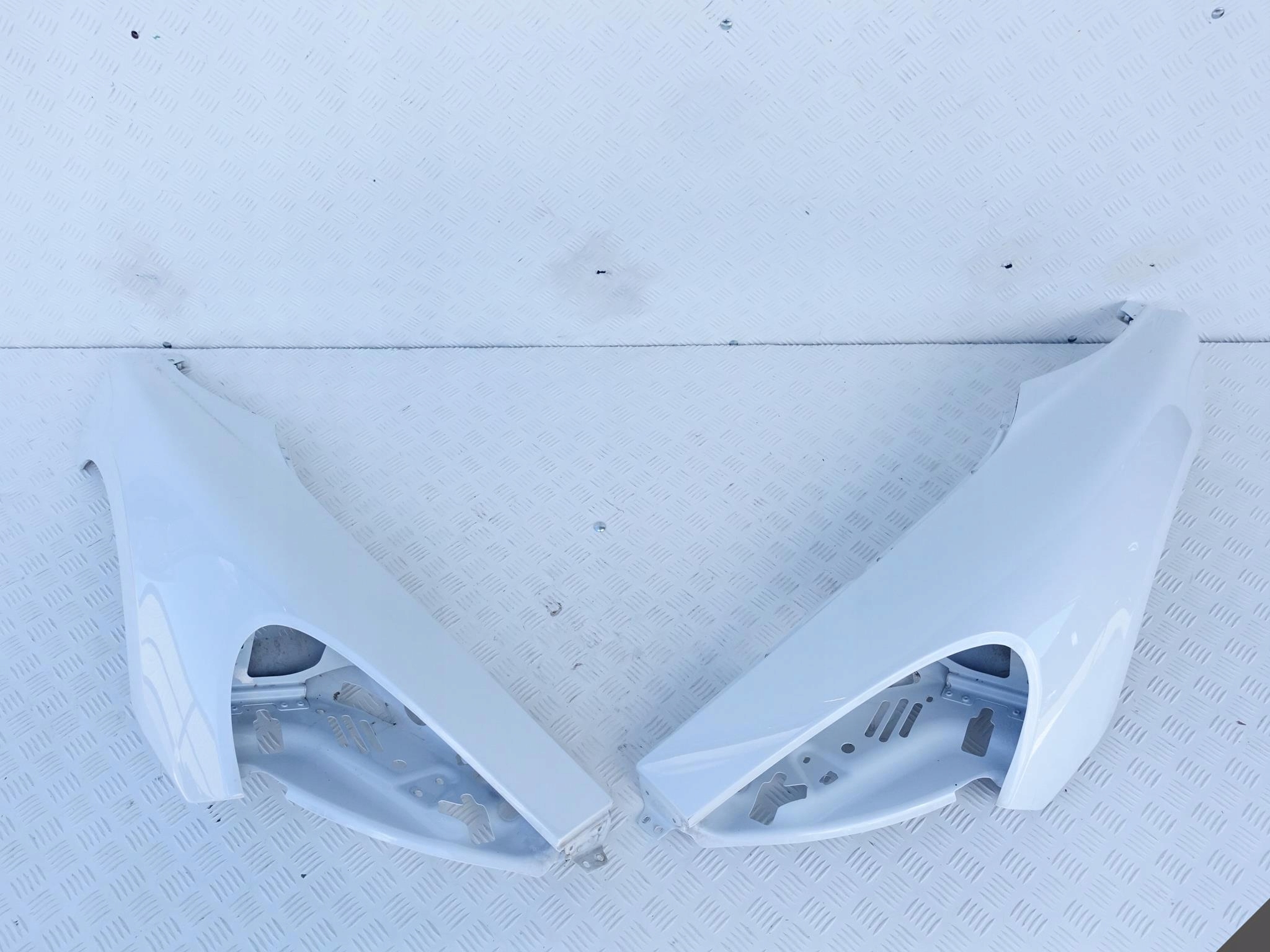 MCLAREN 570S BŁOTNIK PRZÓD LEWY LUB PRAWY