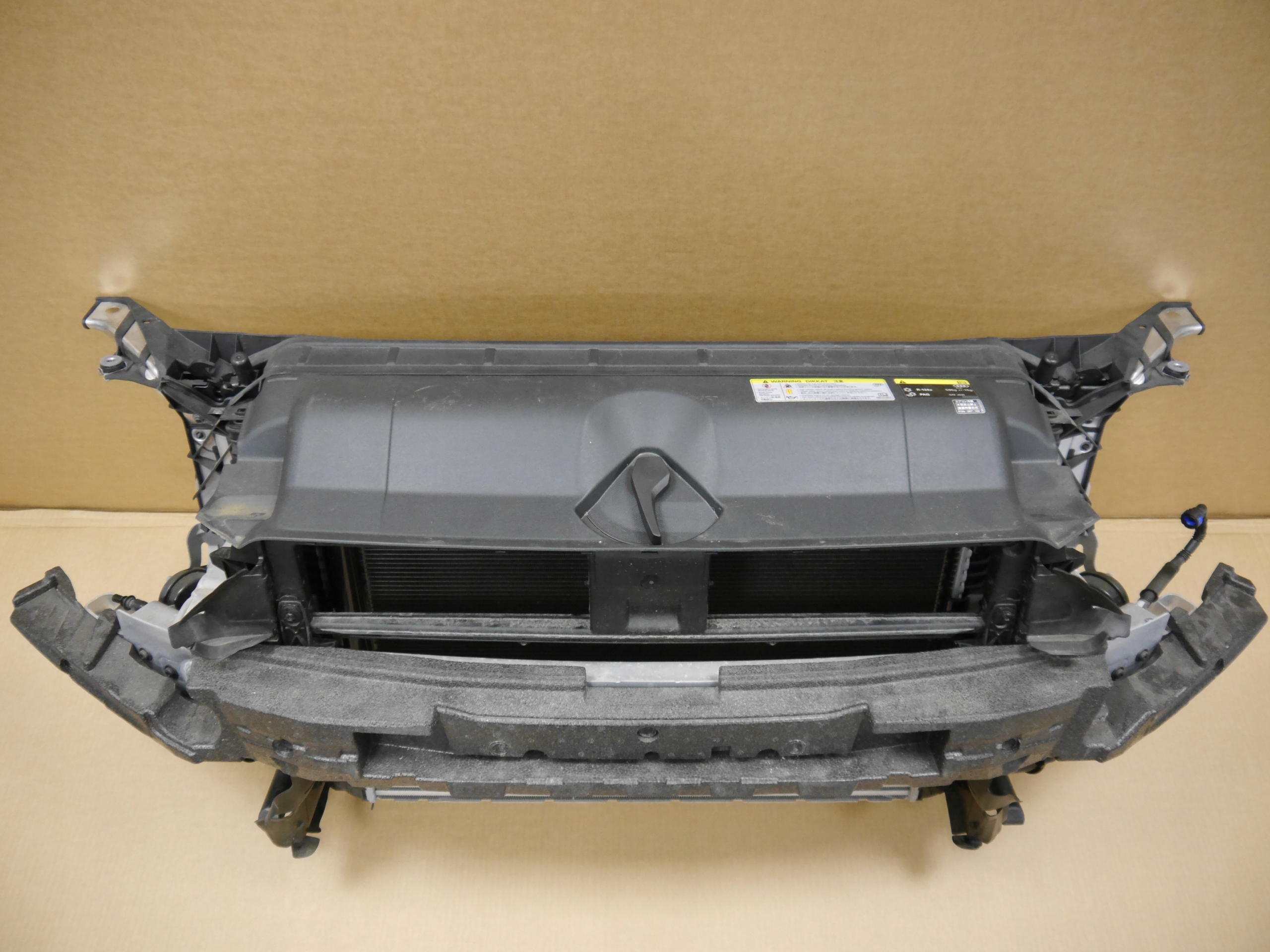 AUDI A4 A5 8W PAS PRZEDNI CHŁODNICE 2.0 TFSI Producent części Audi OE