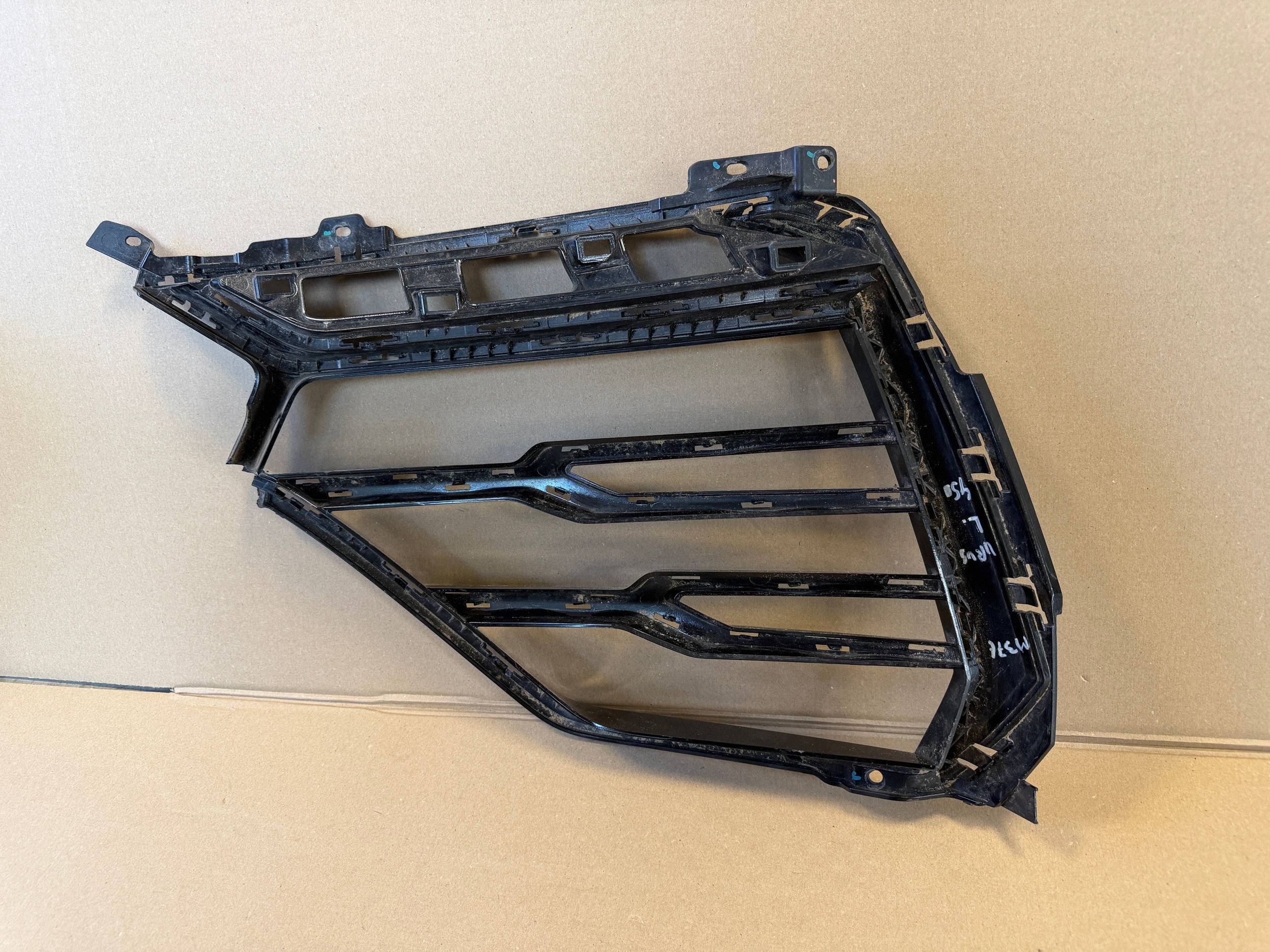 LAMBORGHINI URUS 4ML droit grille W pare choc avant 4ML807682