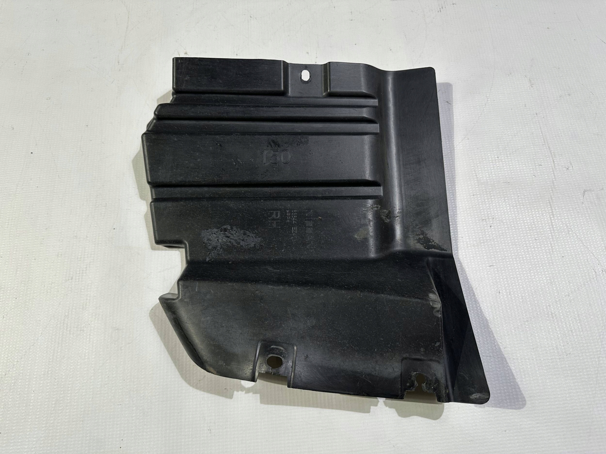 Element nadkola of a fender front front right lower Nissan Titan 2016+
