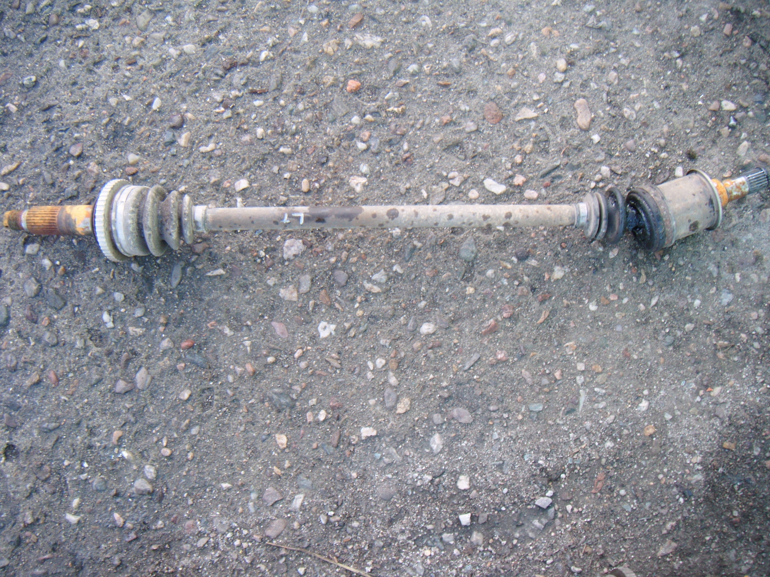 HONDA HRV HR-V 1.6 99-06 PÓŁOŚ LEWY TYŁ