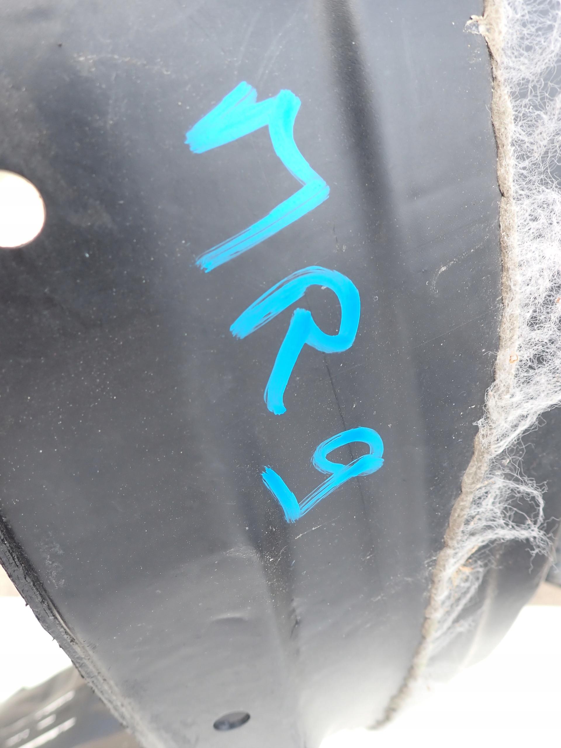 MITSUBISHI PAJERO III mudguard left front front