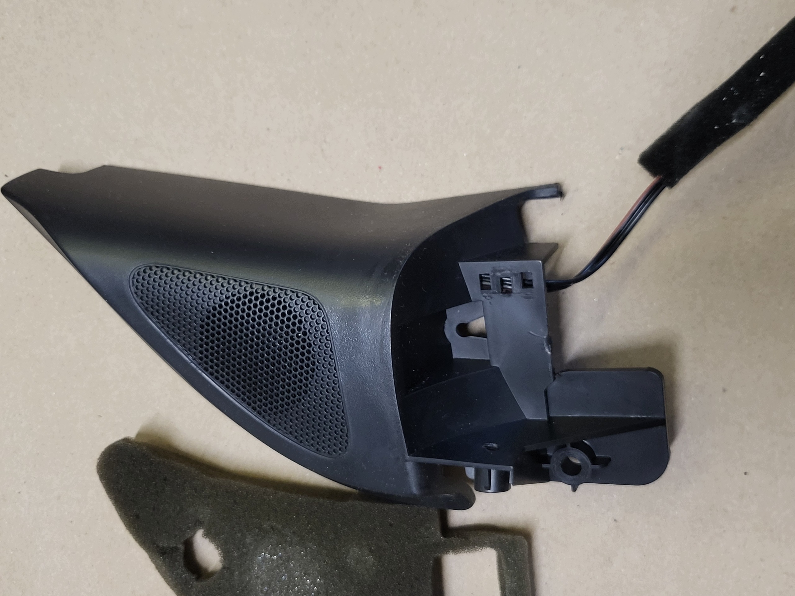 speaker tweeter cover triangle Z door right front VW GOLF V OE