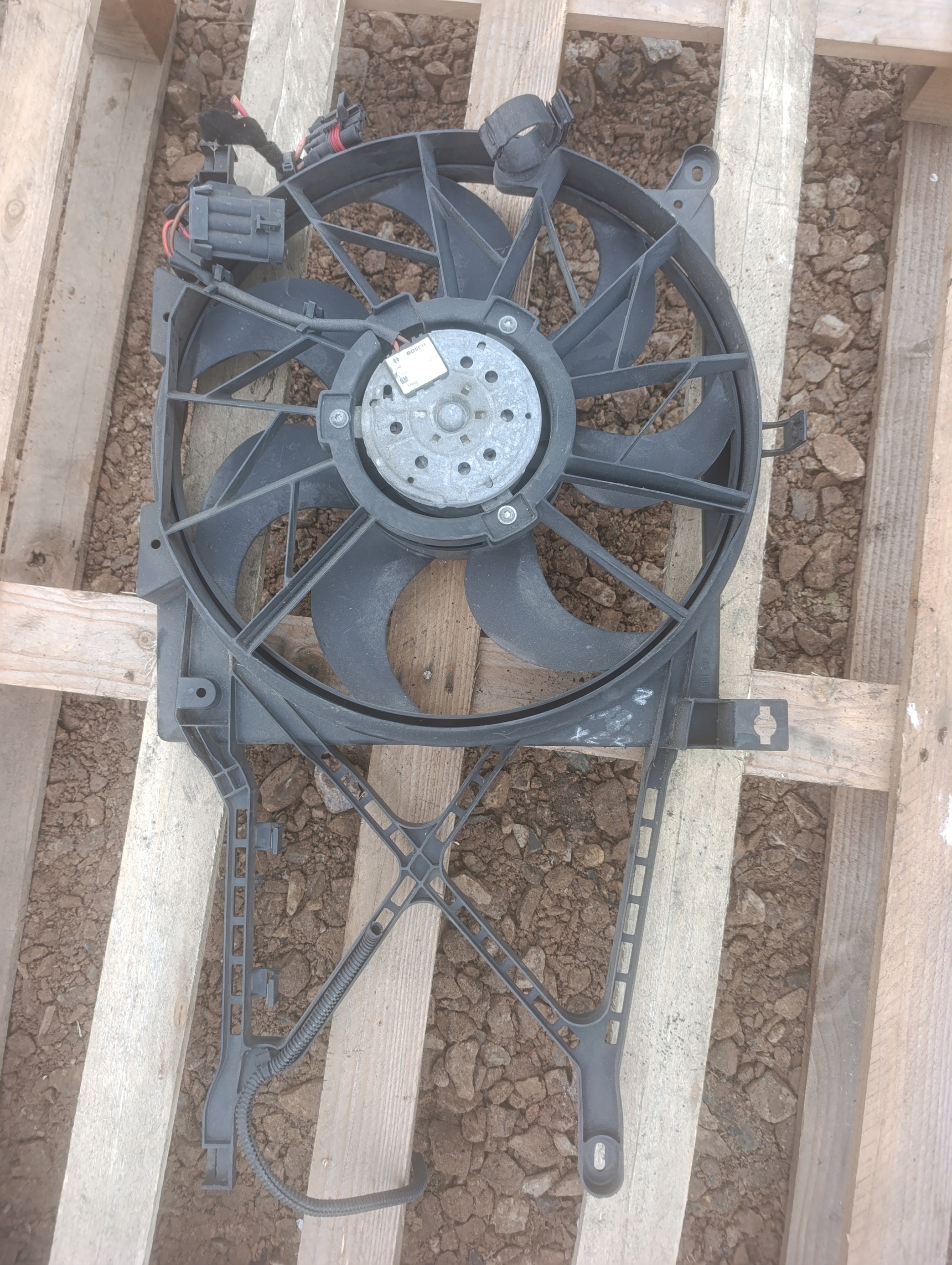 ventilátor chladiče OPEL ASTRA III H 13207167