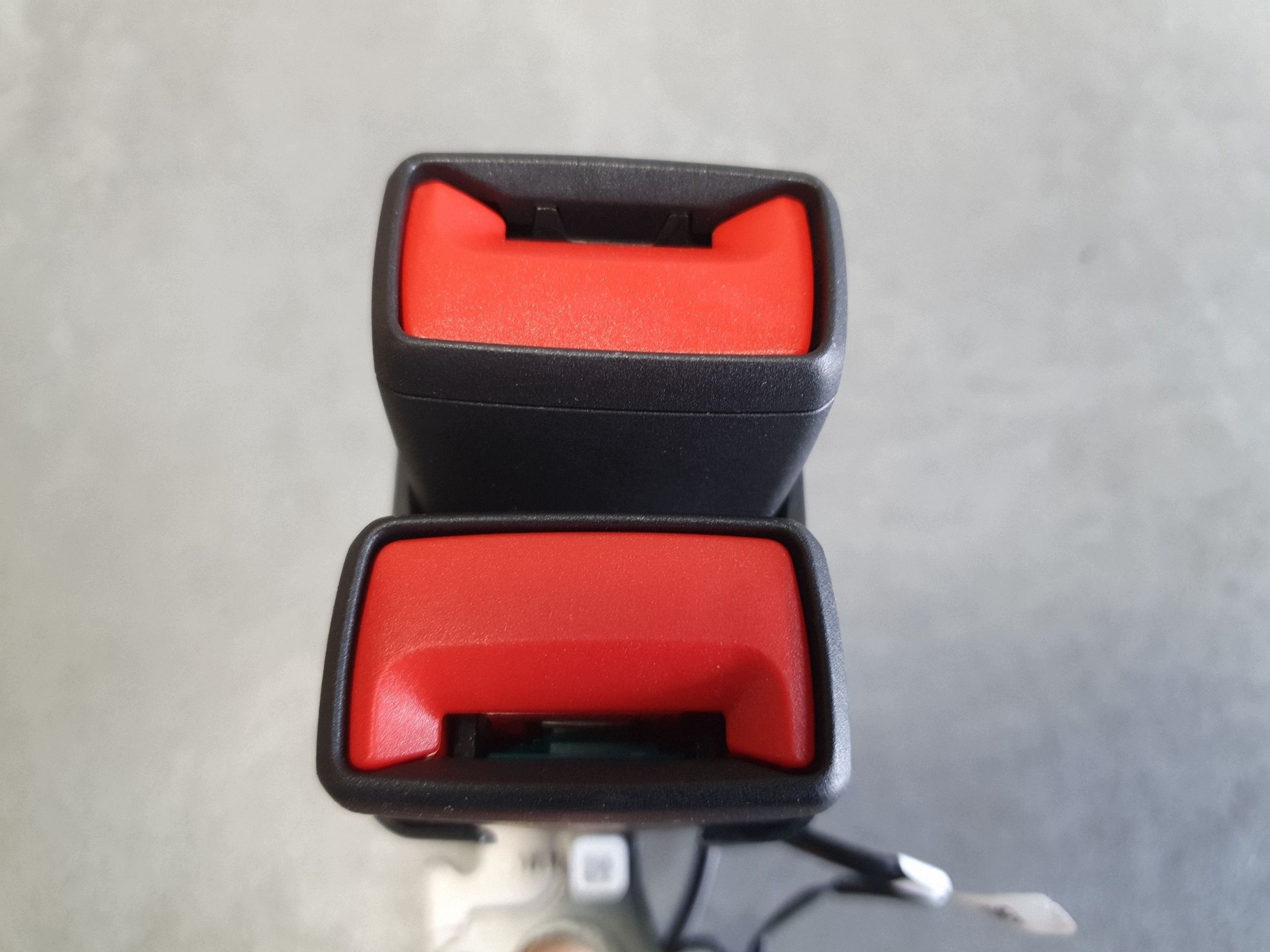 Audi A3 8Y Klamra stěny zadního 8Y0852739M