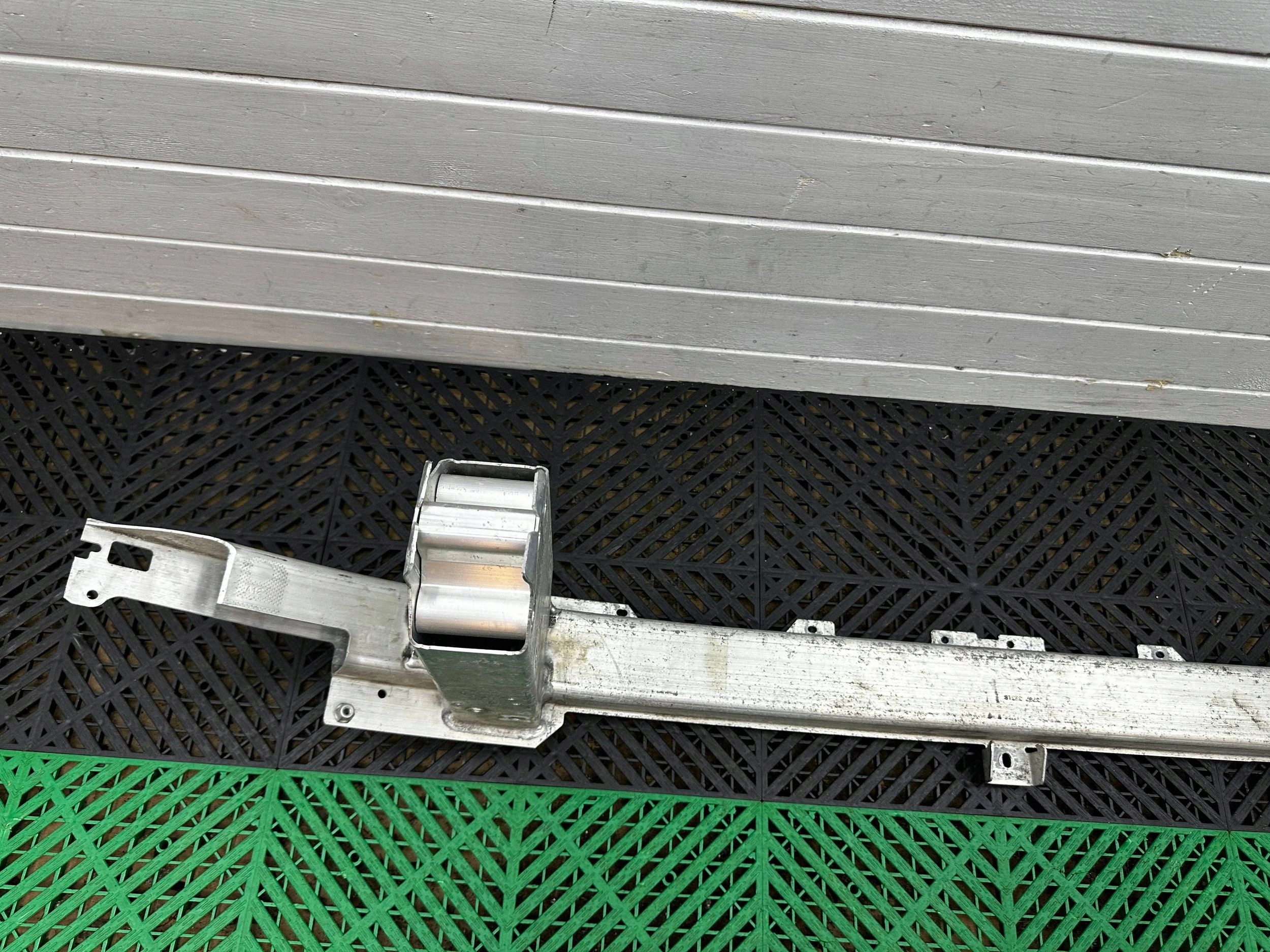 bumper support of the front front BMW 5 G30 G31 7385288