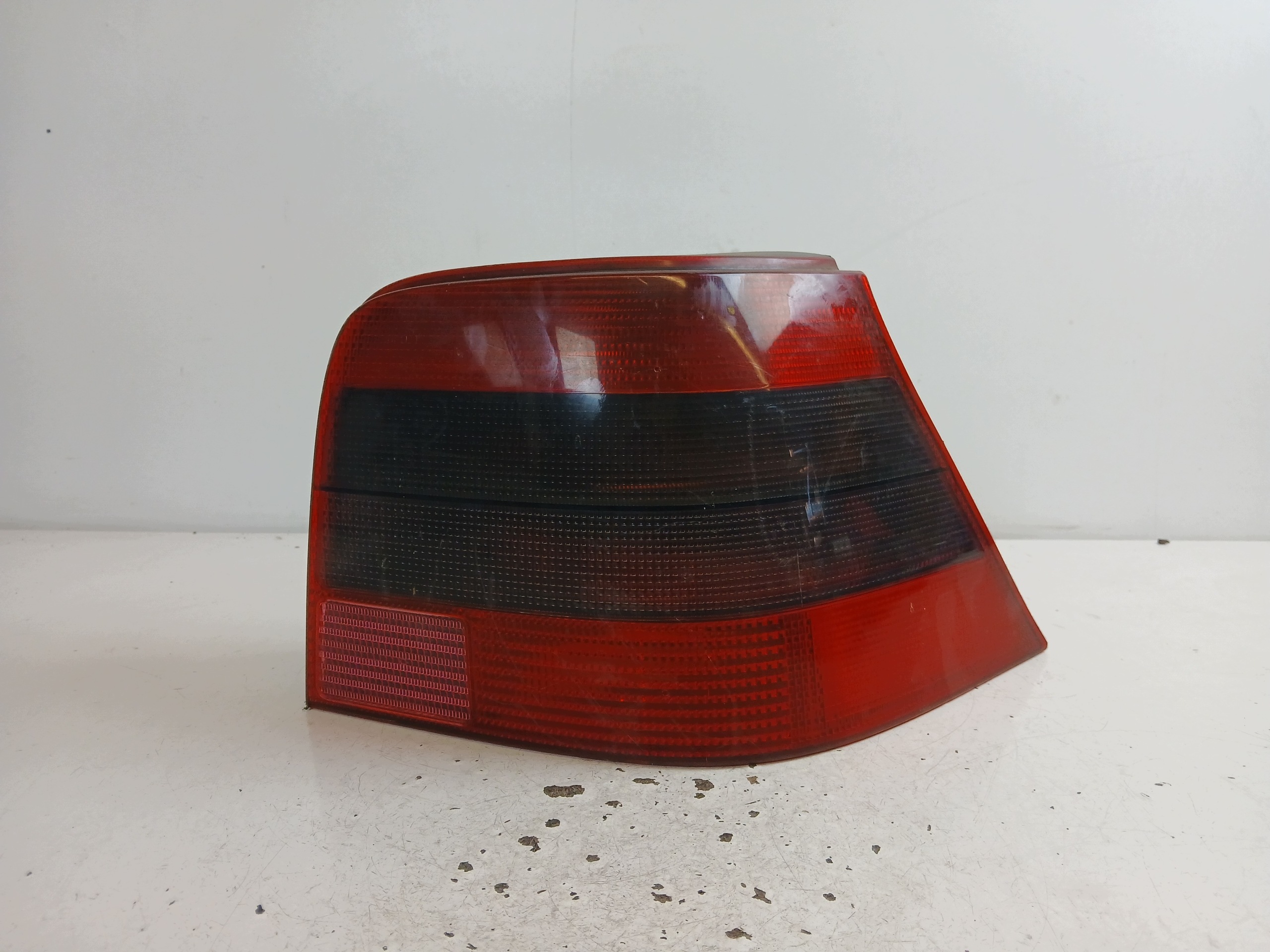 VW GOLF IV HB light right rear part dark