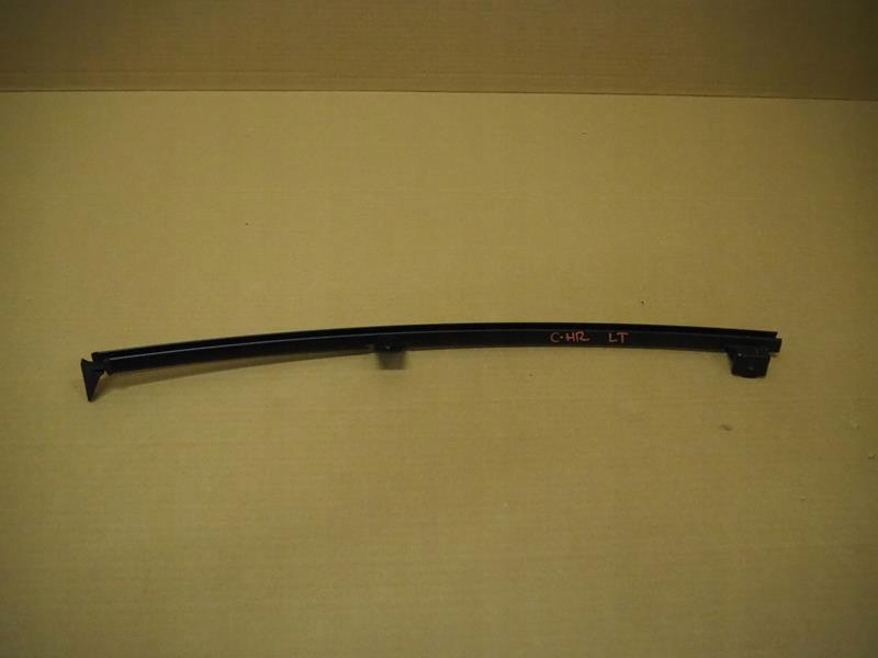 PROWADNICA SZYBY DRZWI LEWYCH TYLNYCH TOYOTA C-HR Producent części Toyota OE