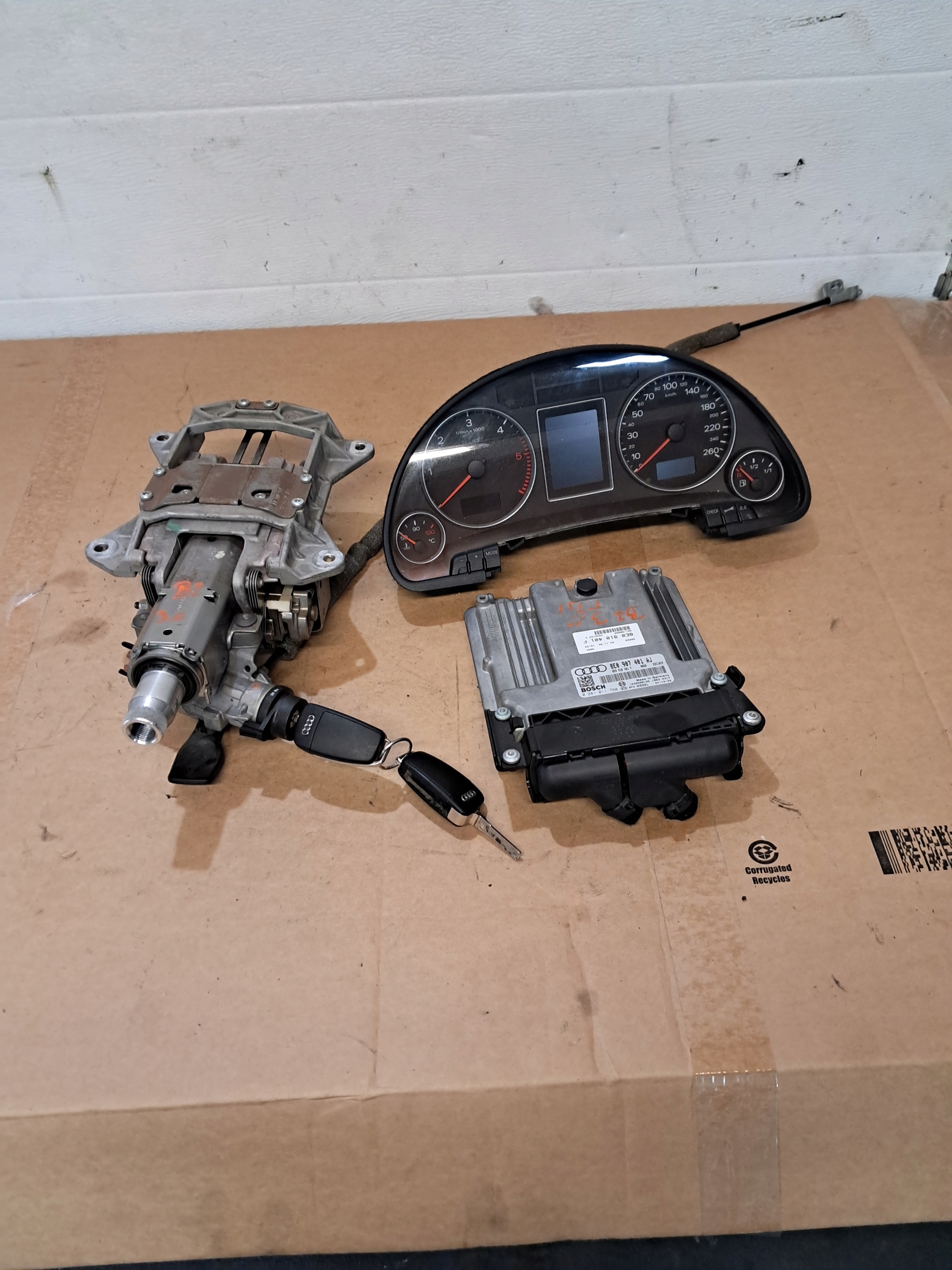 AUDI A4 B7 3.0 TDI ZESTAW STARTOWY KOMPUTER STACYJKA ZEGARY