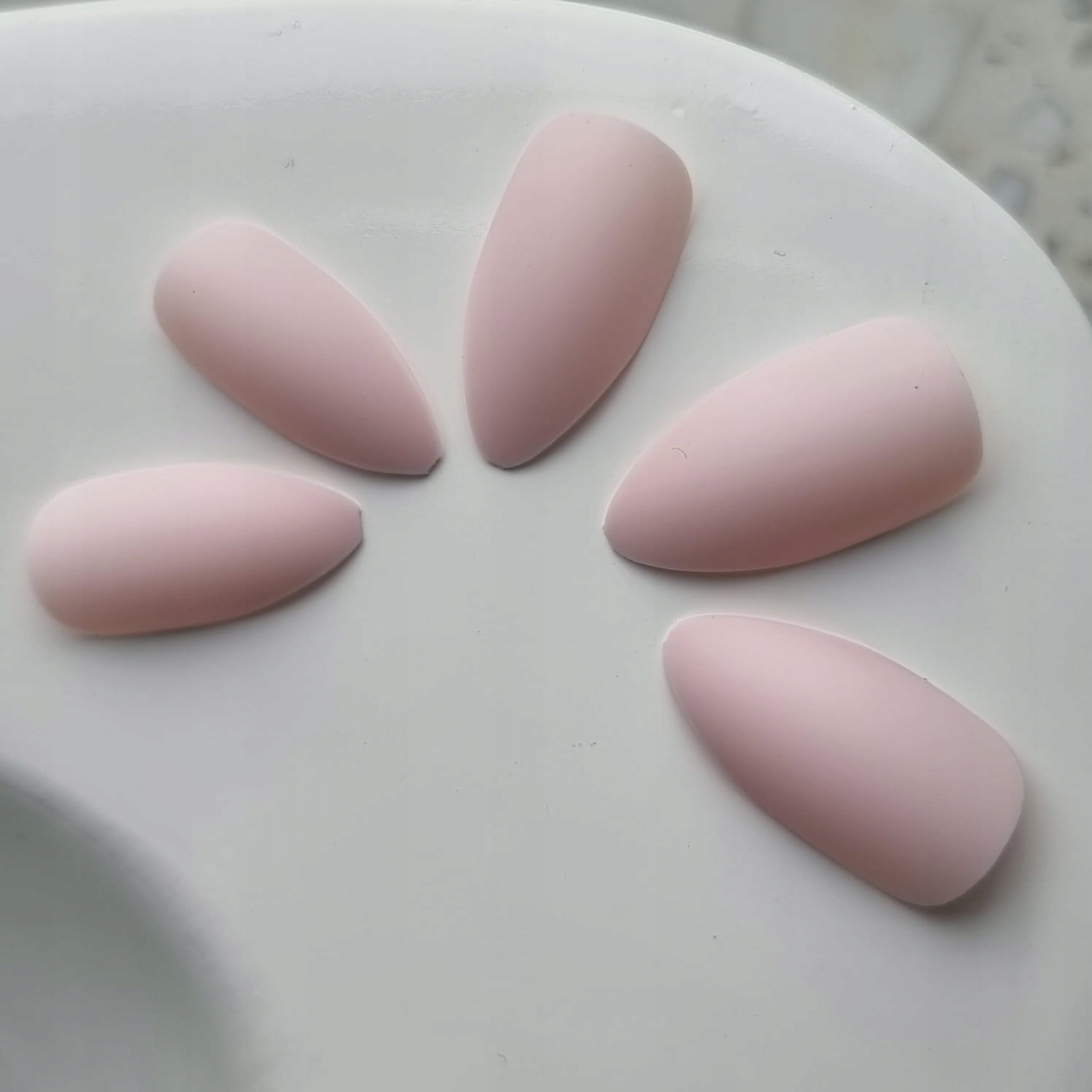 PAZNOKCIE SZTUCZNE TIPSY Z KLEJEM 24SZT MATOWE Marka Deni Carte