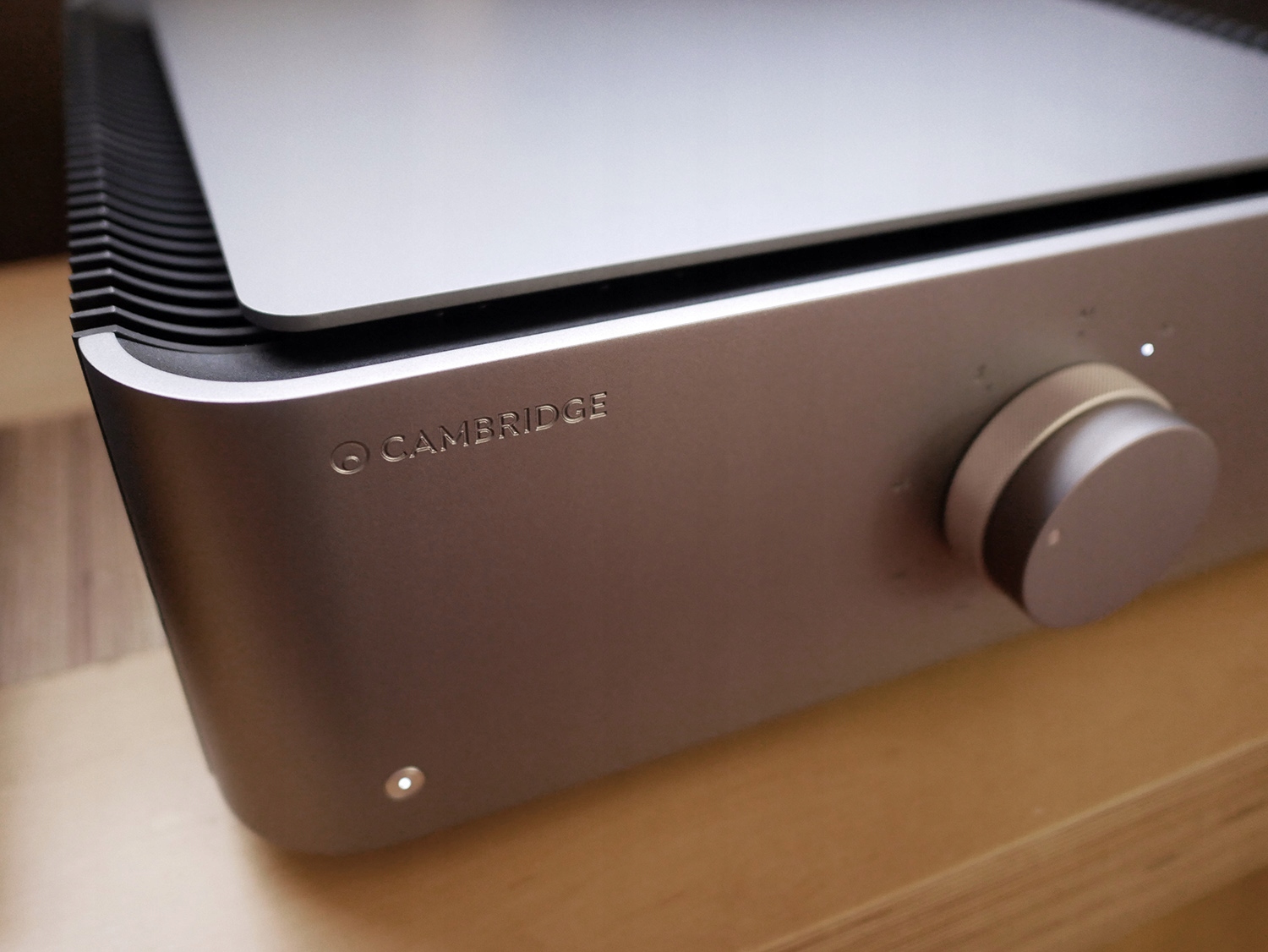 Cambridge Audio Edge A Zintegrowany wzmacniacz stereo Szerokość produktu 40.5 cm