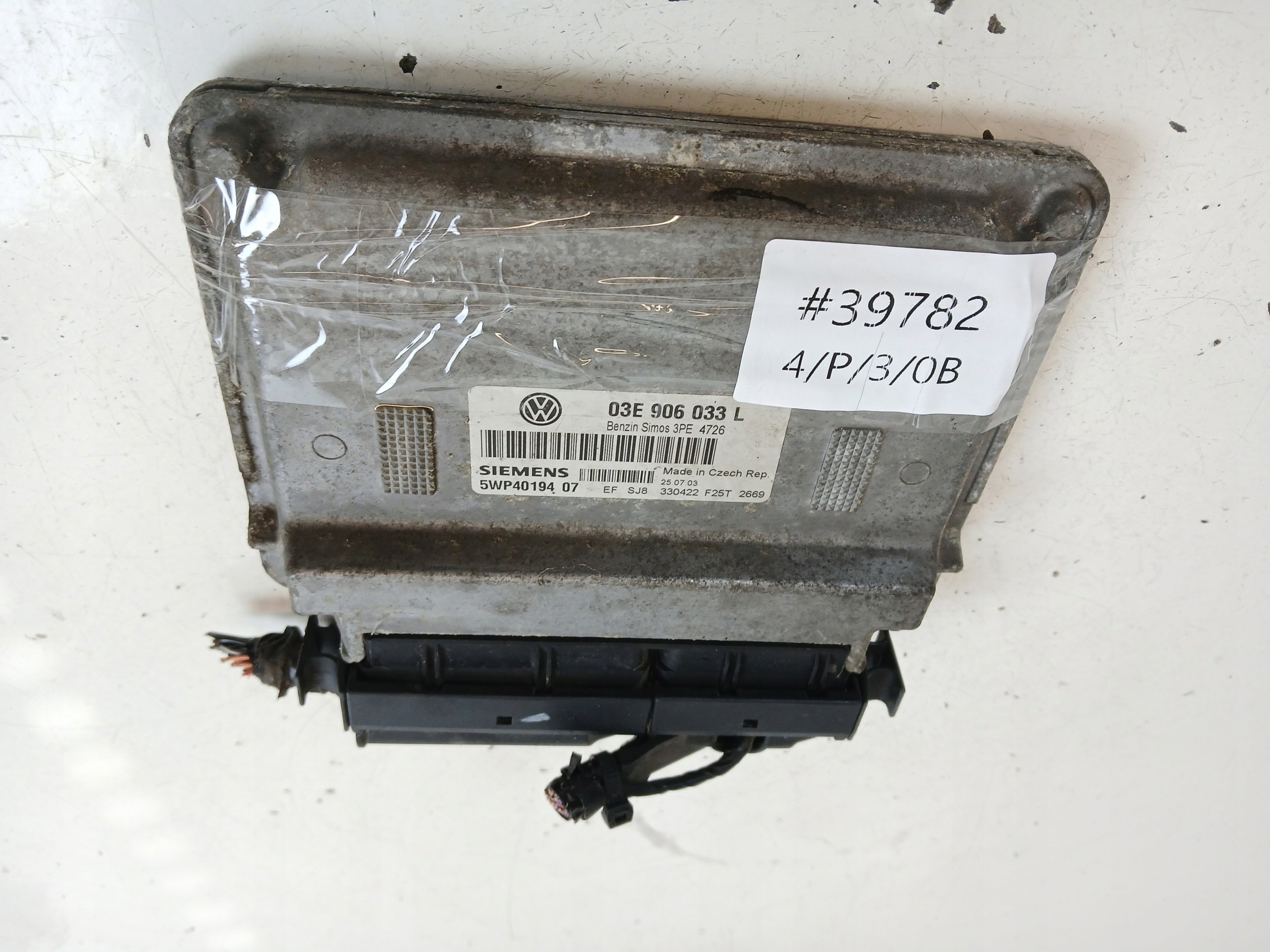 VW POLO 9N 1.2 control unit of the engine 03E906033L