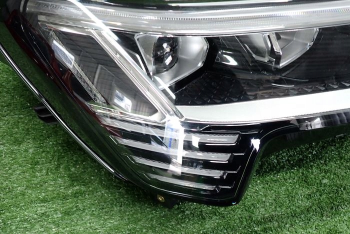 AUDI Q8 E-TRON FULL LED reflektor rechts Licht rechts 4KE941782