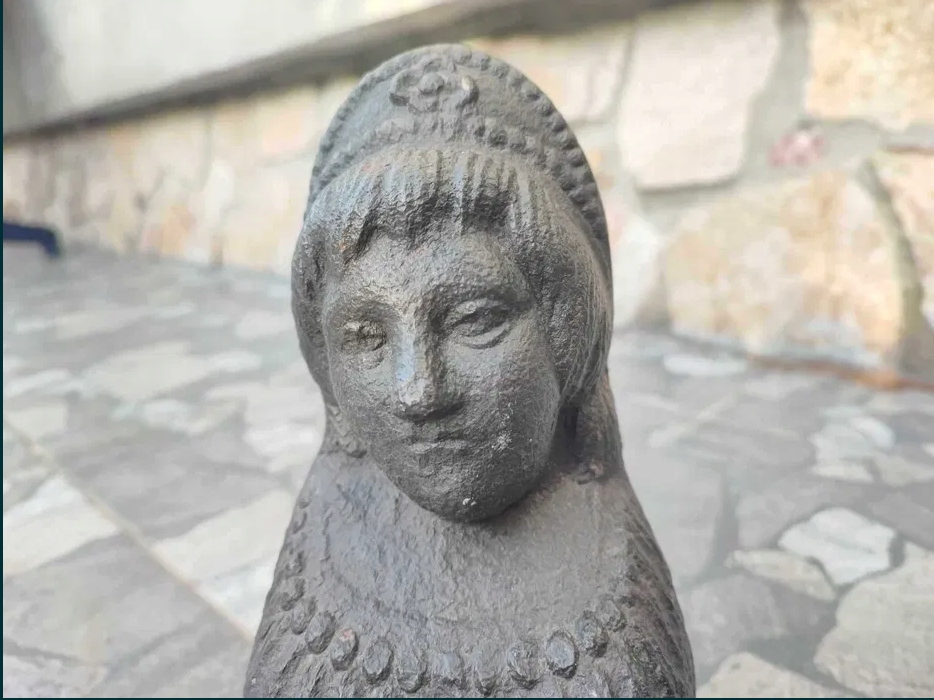 Przedwojenna żeliwna forma,odlew,kobieta