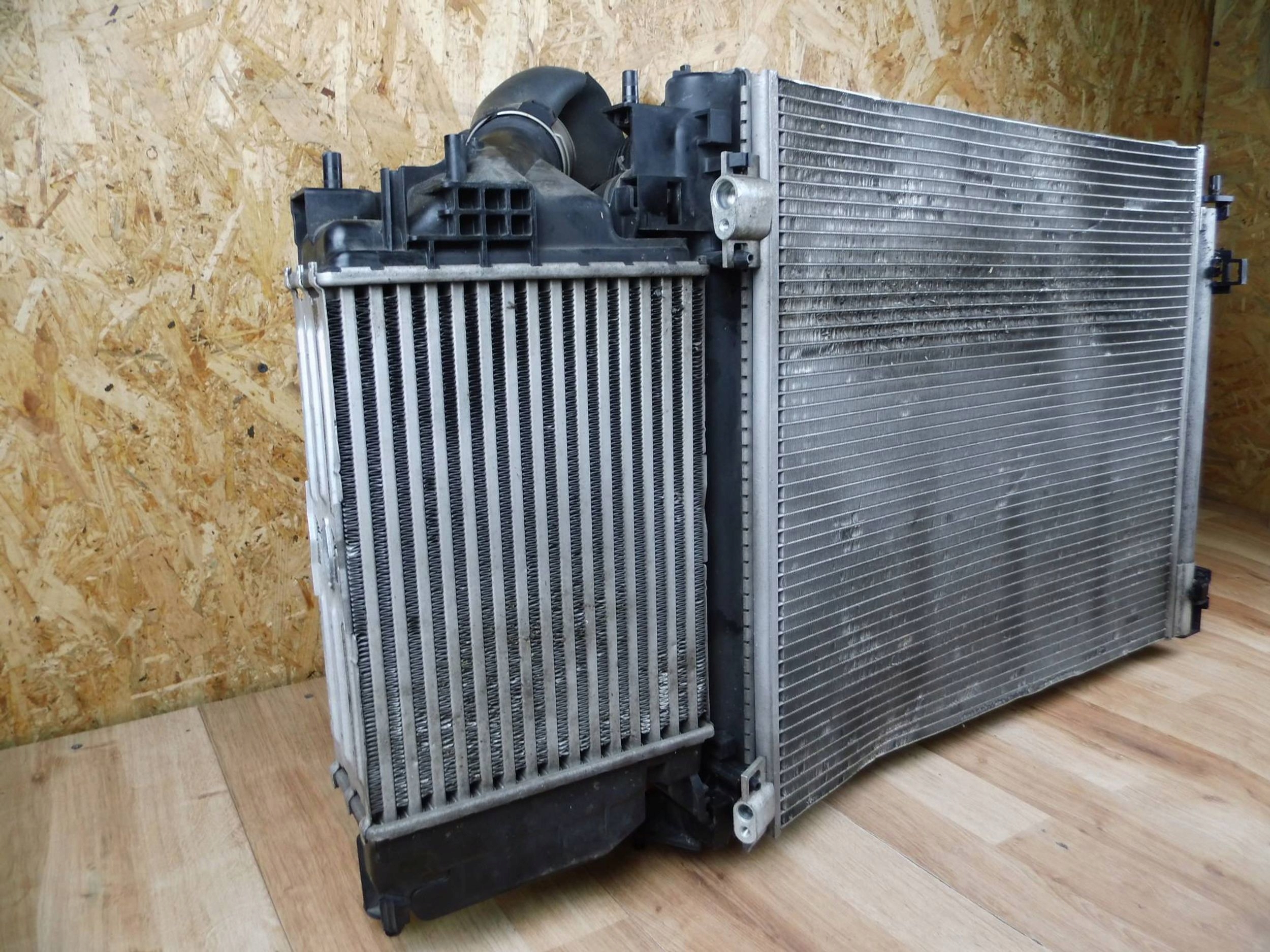 Nissan X-Trail T32 2019 1.3 DIG-T chladiče intercooler ventilátor