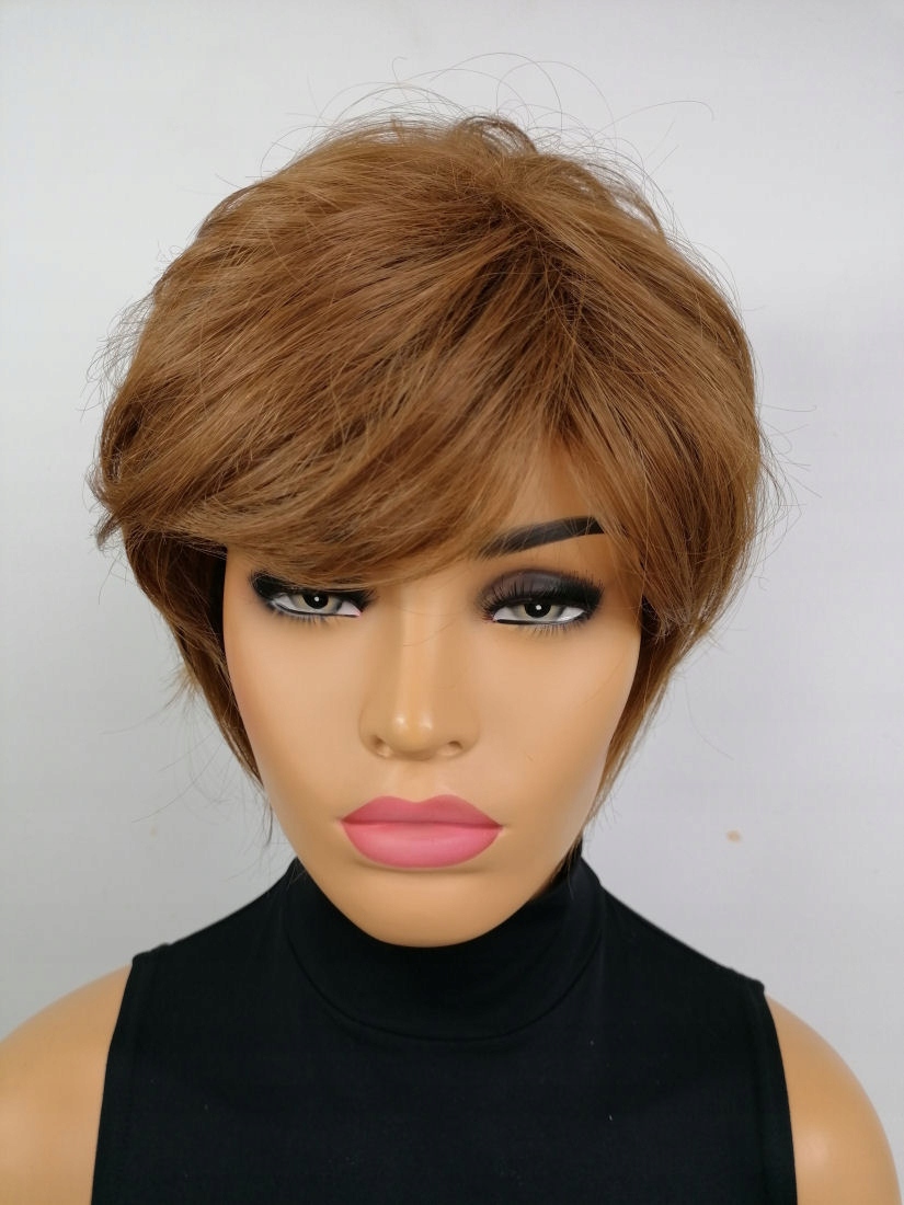 Dámská paruka Taylor světle hnědá, krátká, stínovaná Nessaja wigs shop