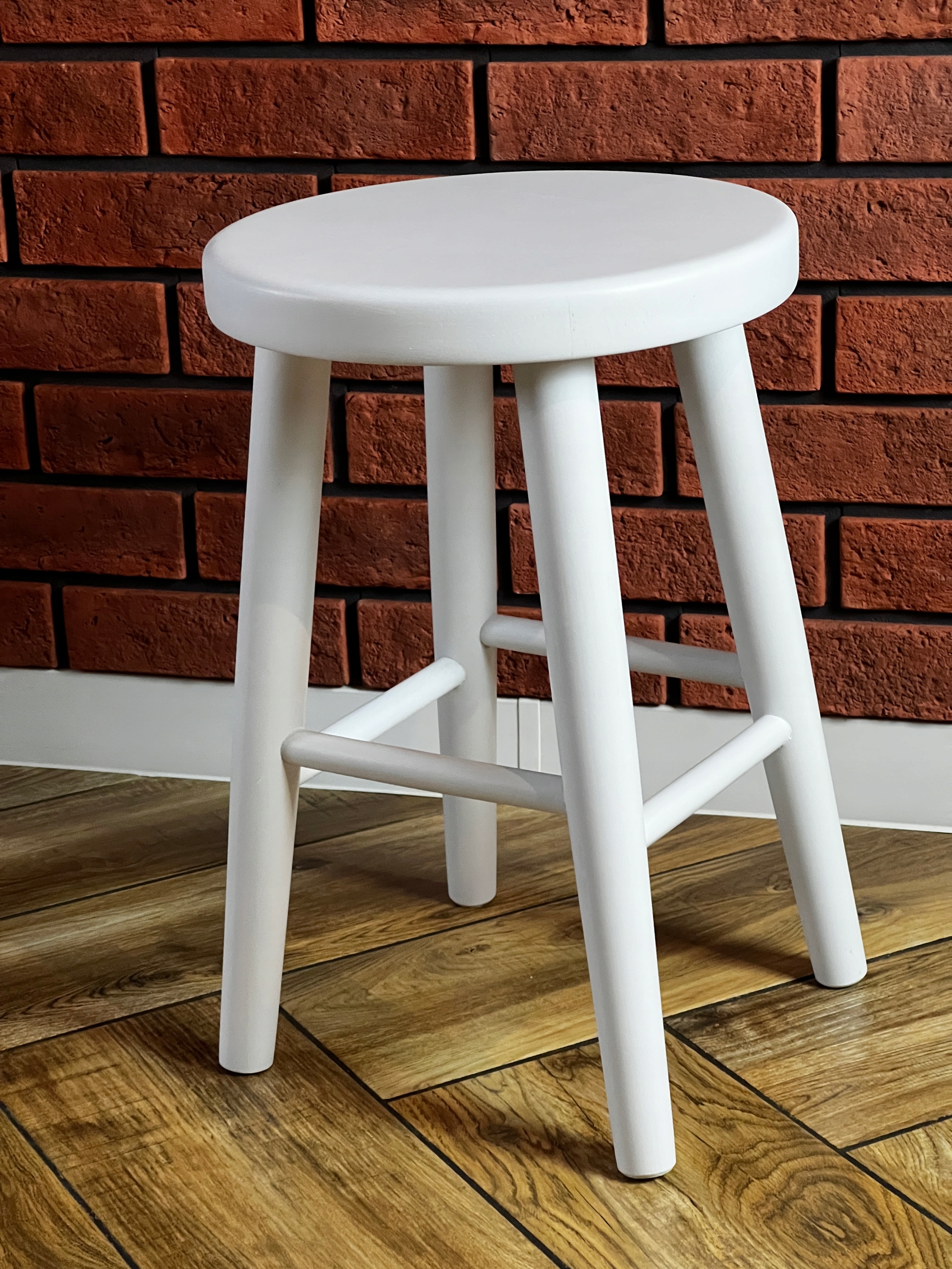 TABORET DREWNIANY OKRĄGŁY BIAŁY KLASYCZNY WZÓR - RUSTYKALNY LOFT