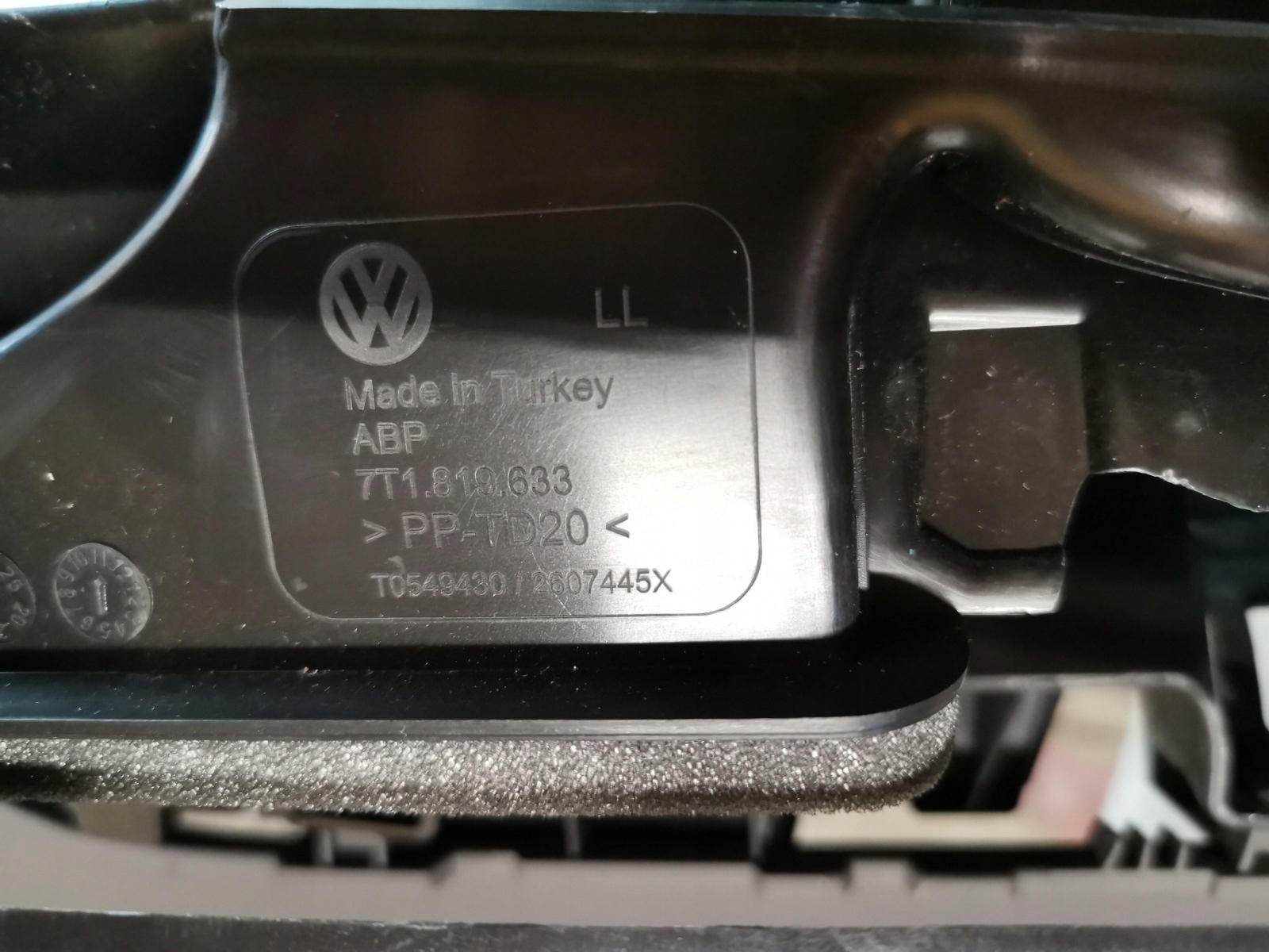 консоль торпеда vw MULTIVAN T7 7T1857003M 1ZV оригинал