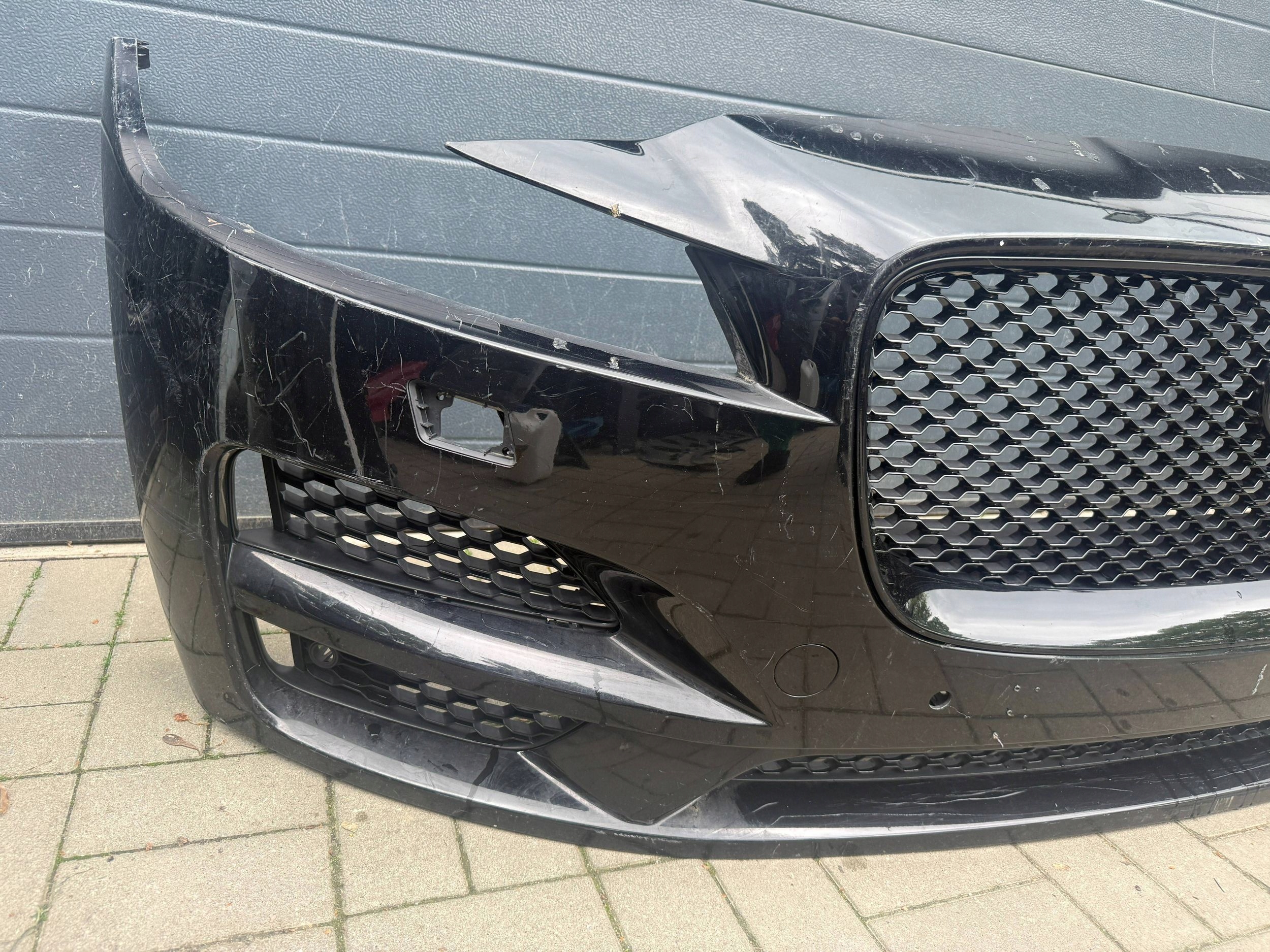 Jaguar F Pace 16- bumper front front