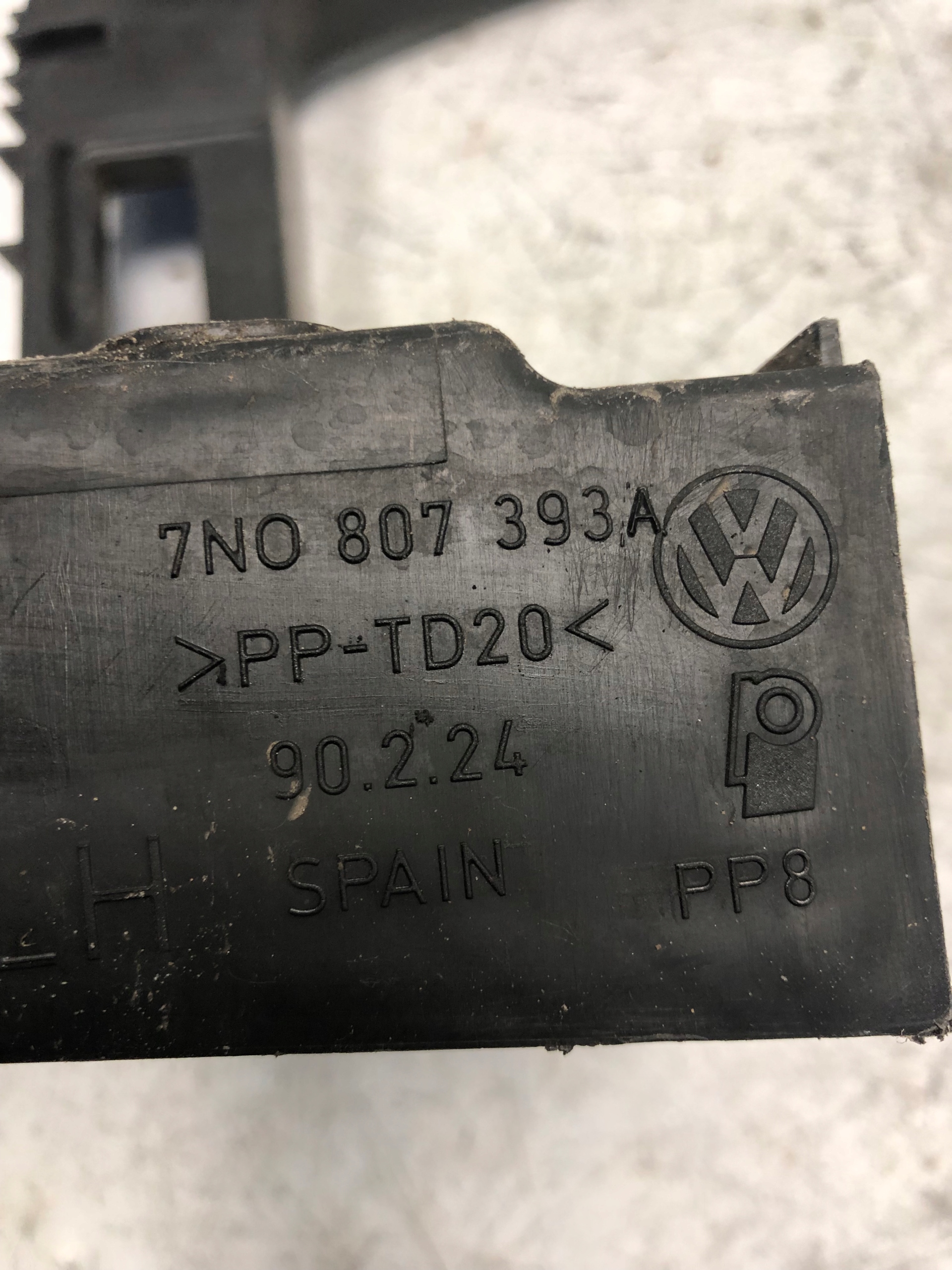 bumper bracket left rear part VW SHARAN 7N0807393A