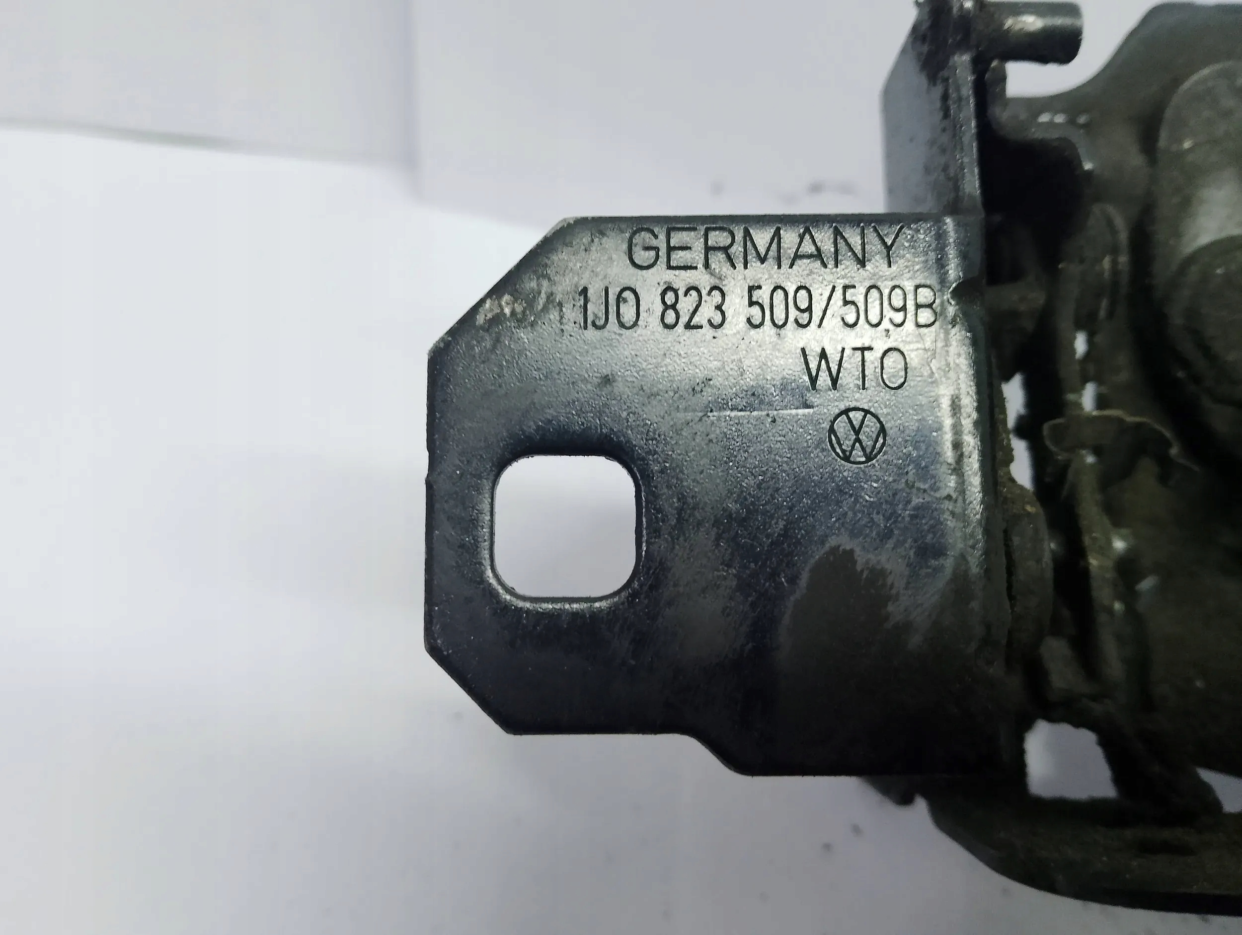 Volkswagen Golf IV 1998 Zamki 1J0823509