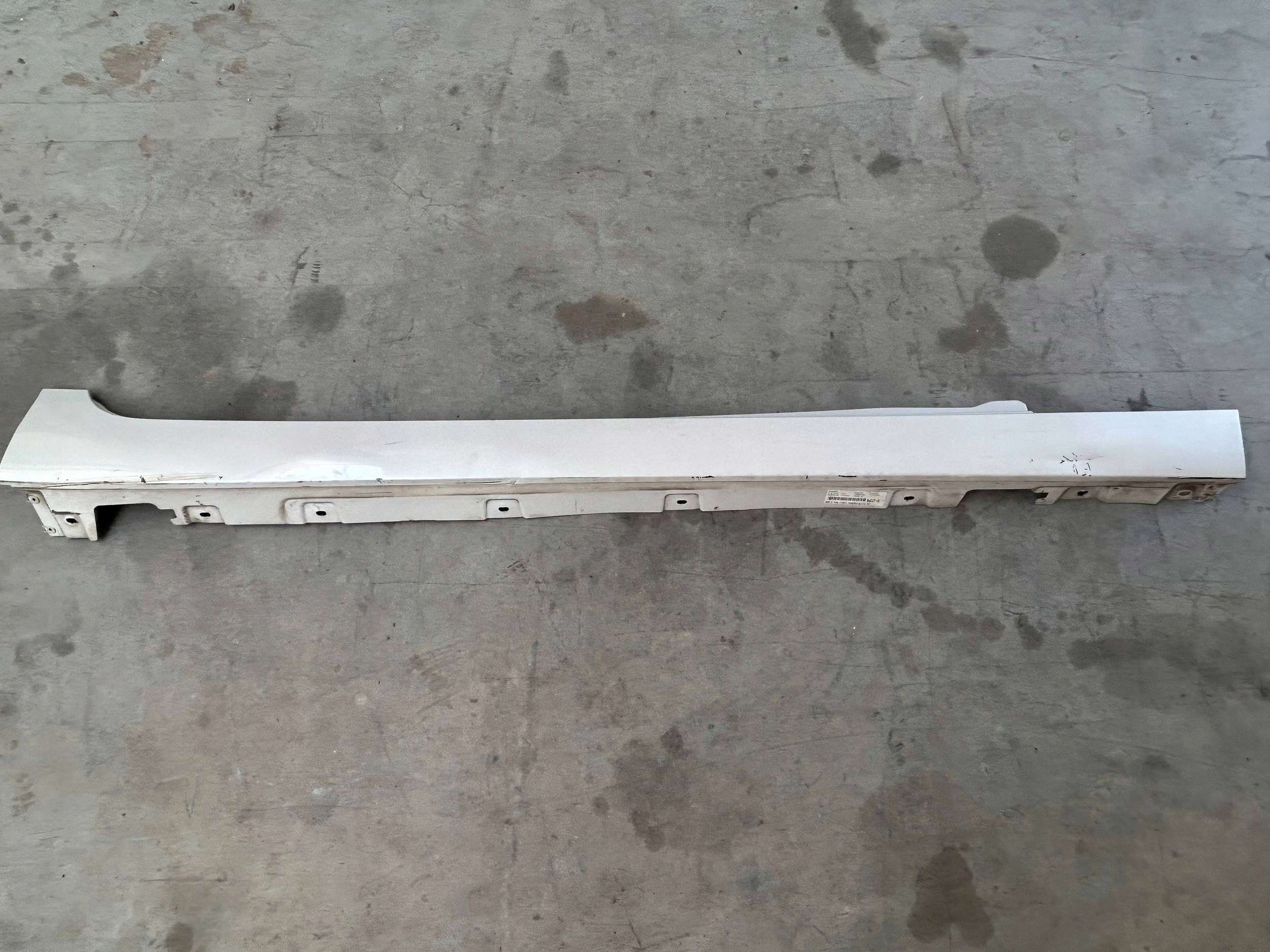 threshold right moulding threshold right BMW 6 F06 Mineralweiß Metallic A96 7276346