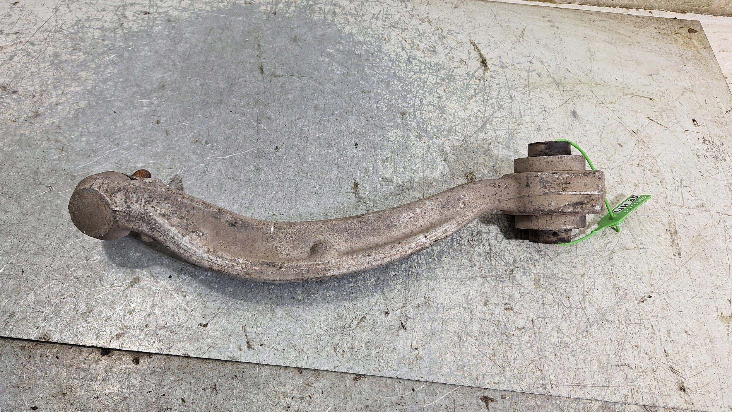 arm left front 20425L MERCEDES W204
