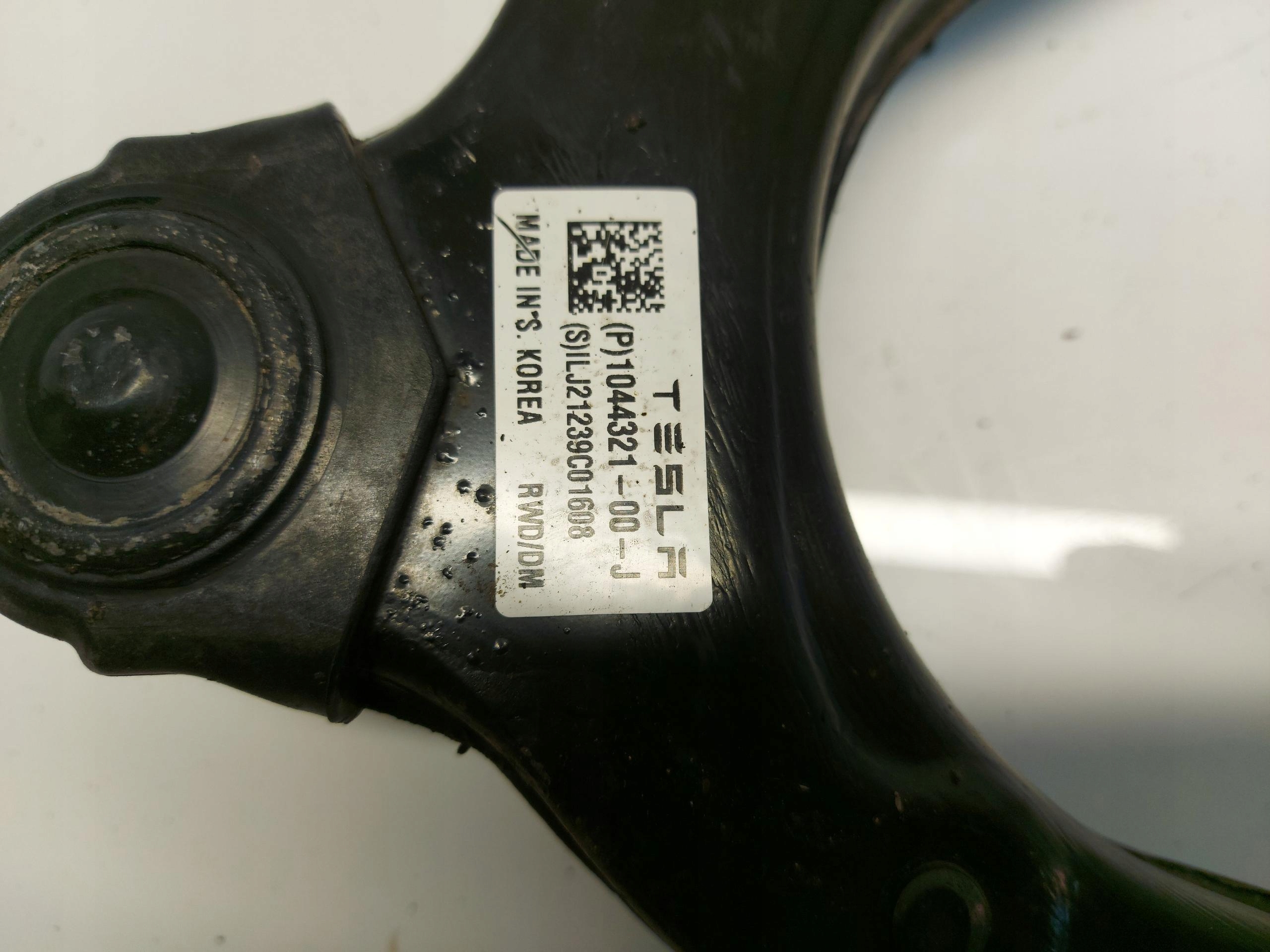 TESLA MODEL 3 arm left front front upper 1044321-00-j
