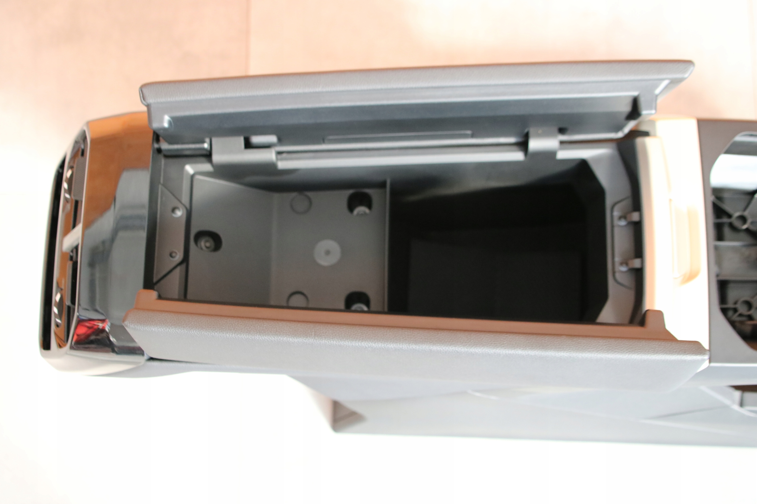 BMW iX I20 TUNEL central armrest black 9490613 5A38972