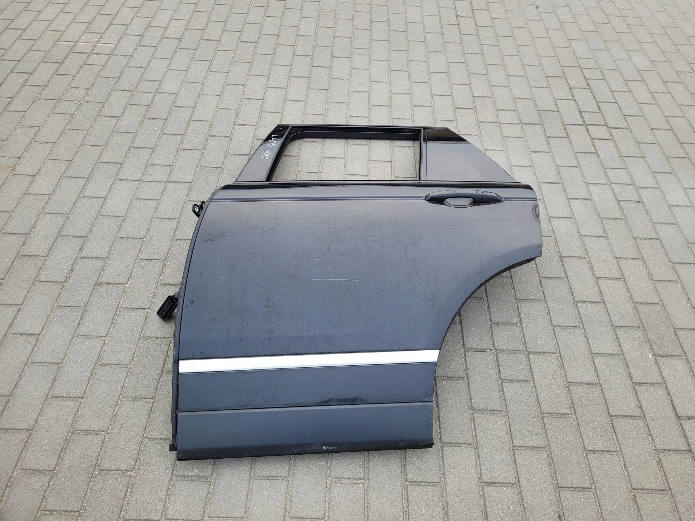 door rear part left rear. left complete RANGE ROVER VOGUE L405 LAKIER 820
