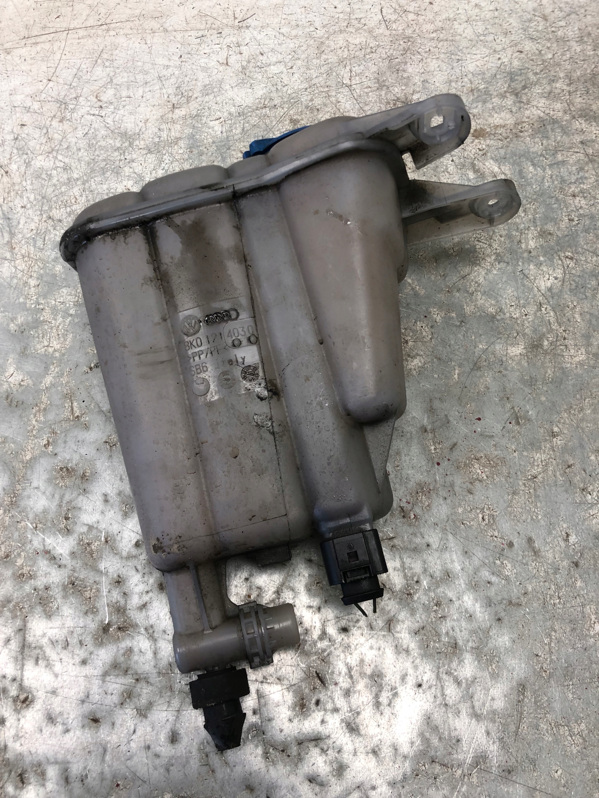 Réservoir eau AUDI A4 B8 8K0121403Q