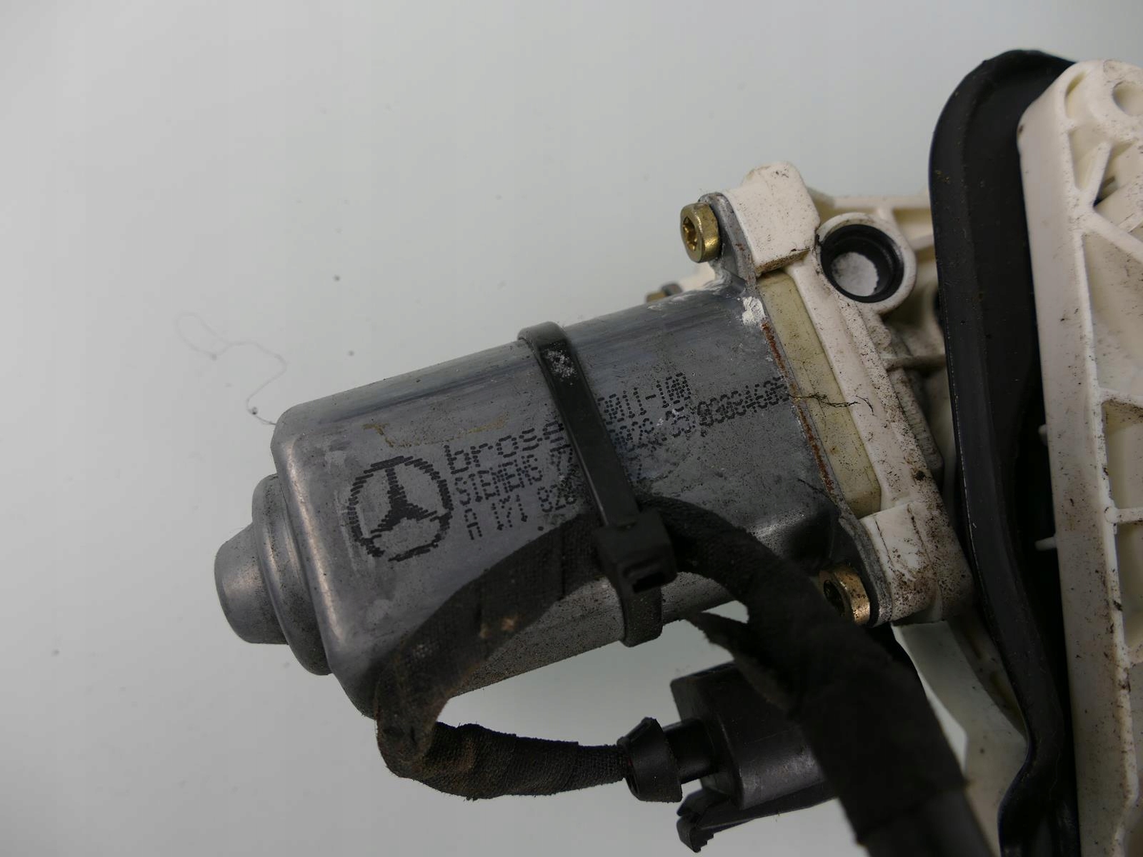 MERCEDES SLK R171 window regulator right rear part