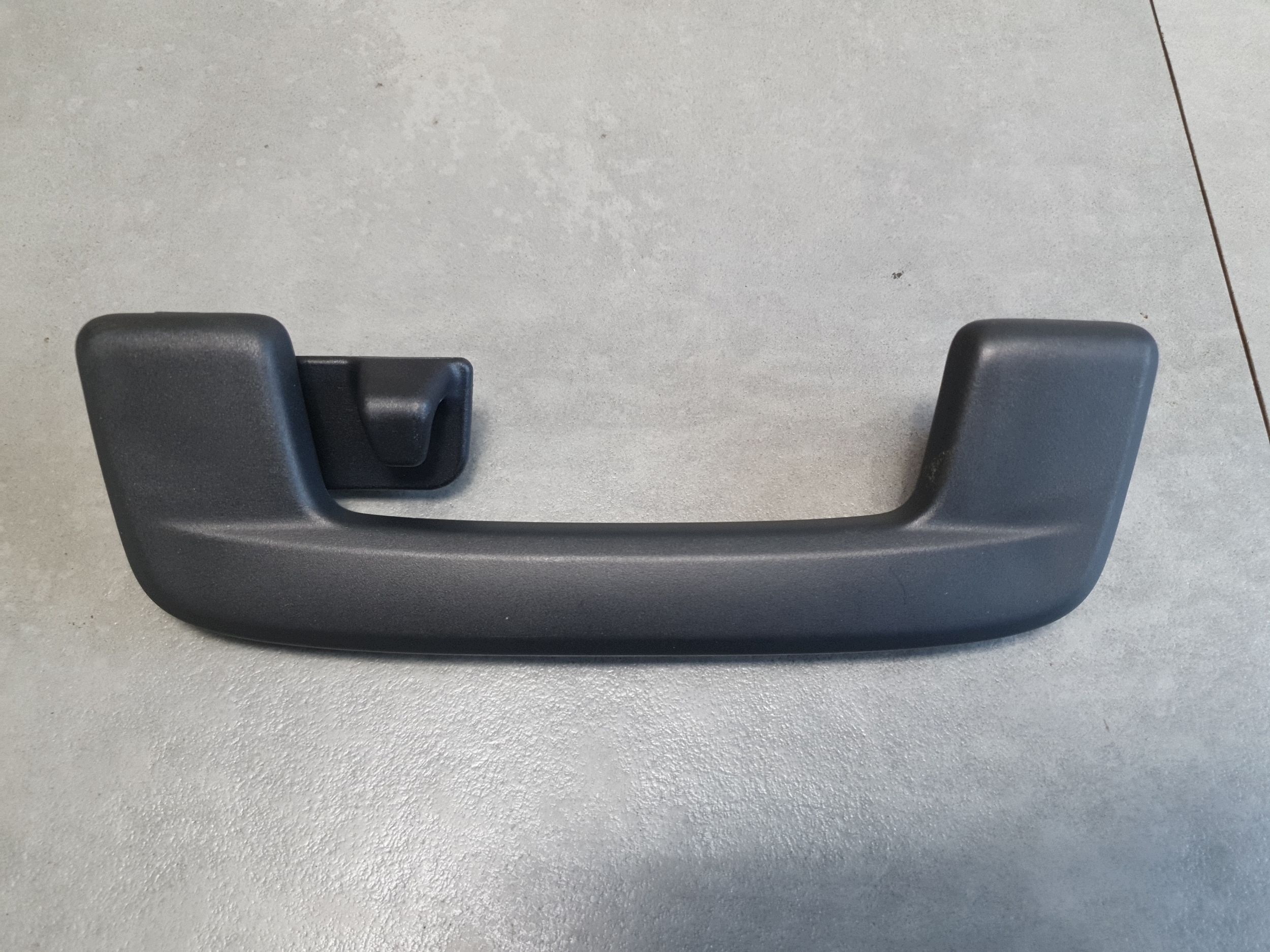 Audi SQ6 e-tron ručka střechy záď 8Y0857643