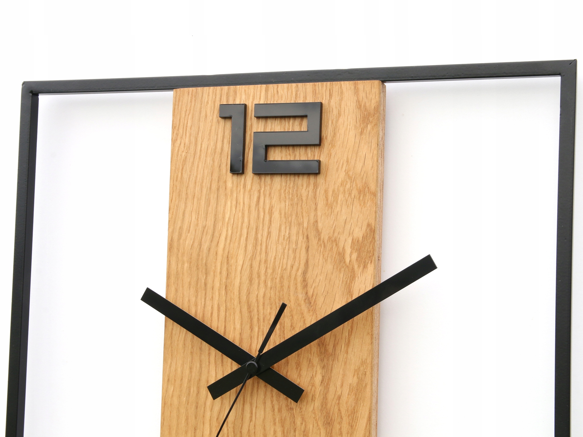 Luxusné nástenné hodiny Arabik s kovovým rámom a drevom z prírodného dubu