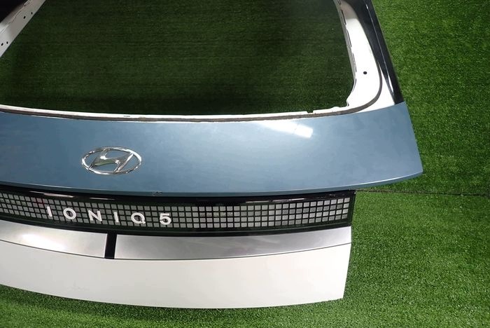 HYUNDAI IONIQ V 21- boot doors rear part