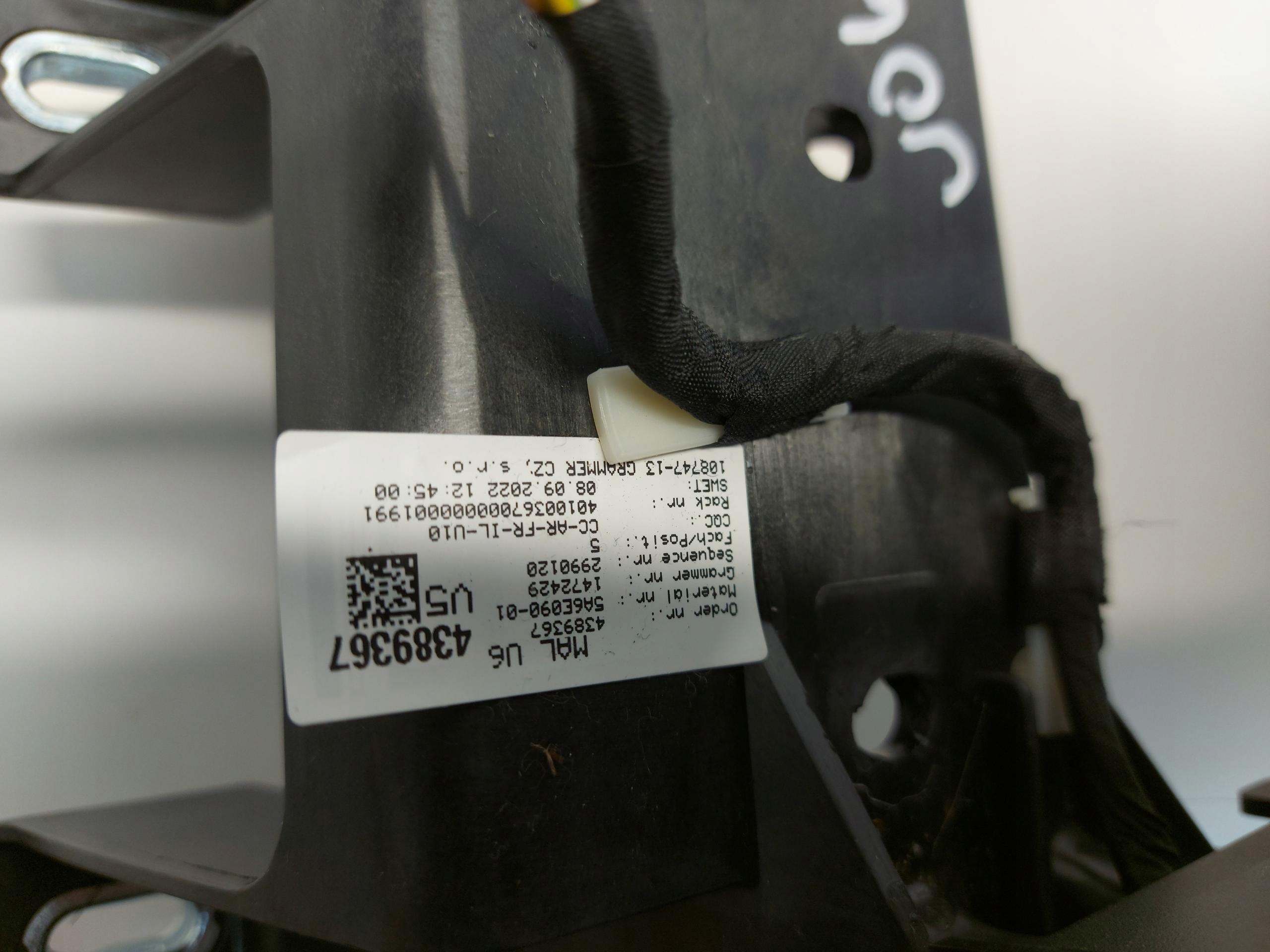 BMW U06 200i armrest passenger compartment tunel central RHD UK 5A6E090