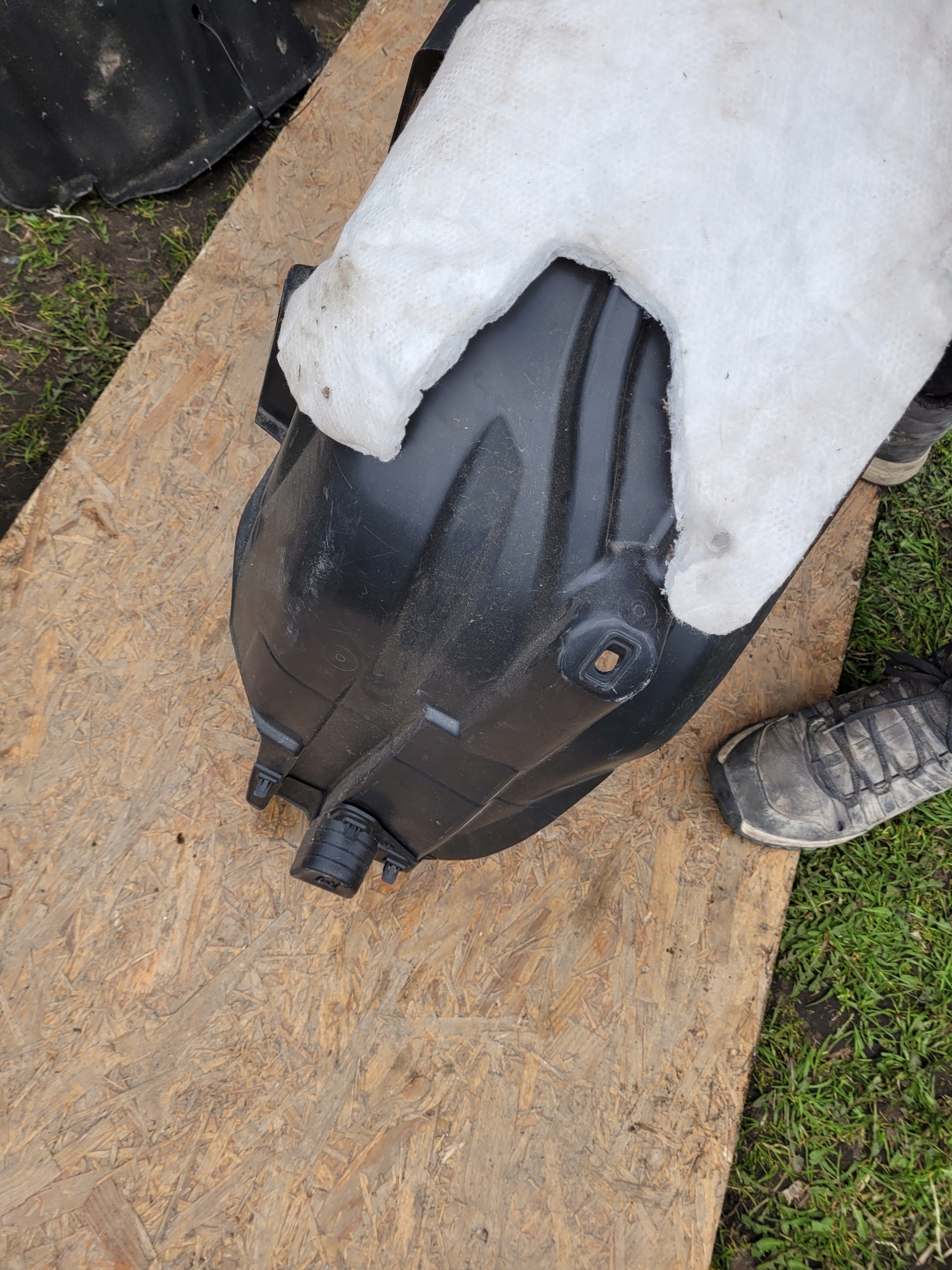 mudguard rear. rear part left PEUGEOT 2008 II 2
