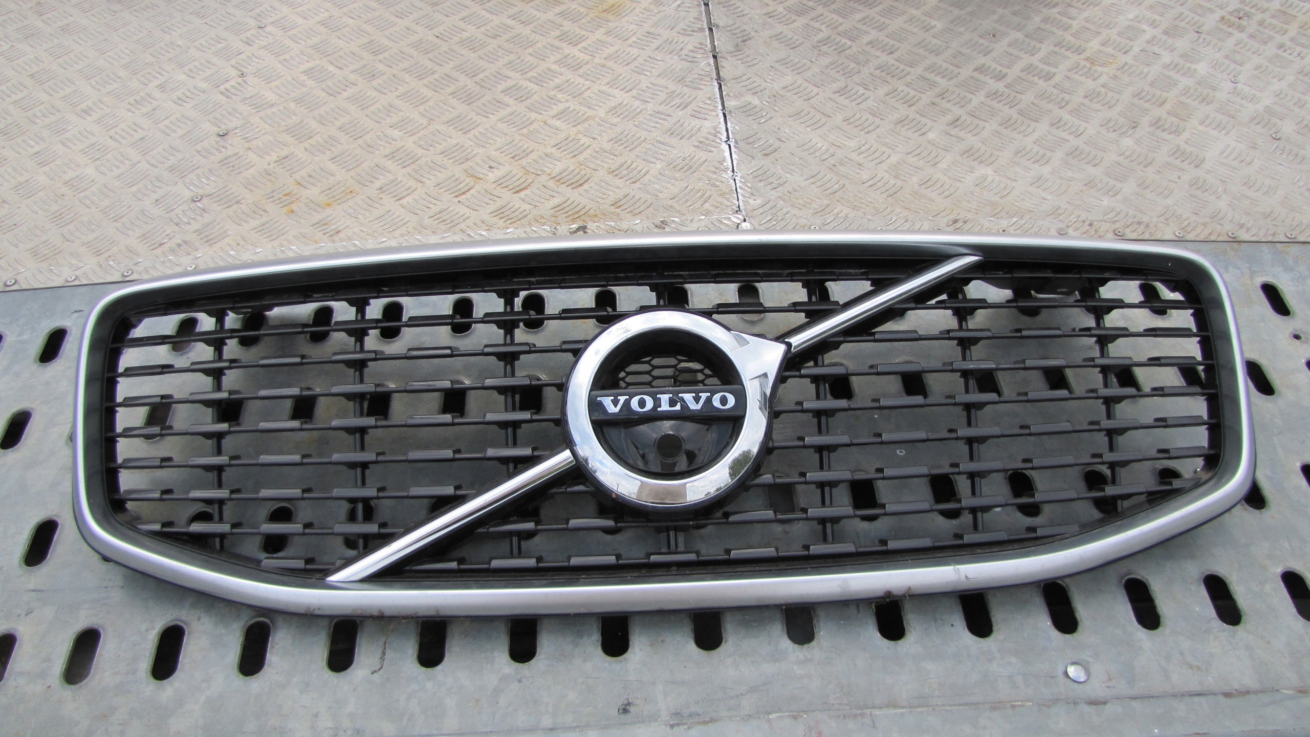 Volvo XC60 Kühlergrill FRONTGRILL Kühlergitter - Thumbnail 1