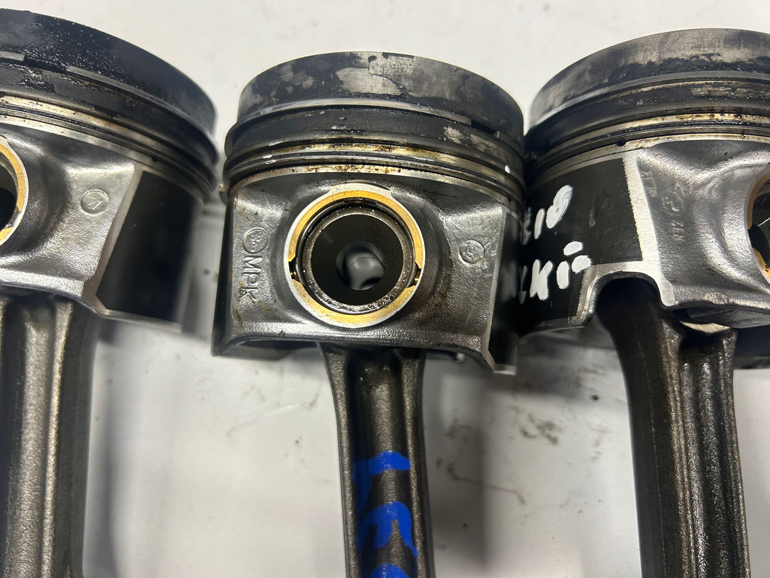 VW GOLF VII SEAT LEON III 2,0 TDI CKF piston with connecting rod