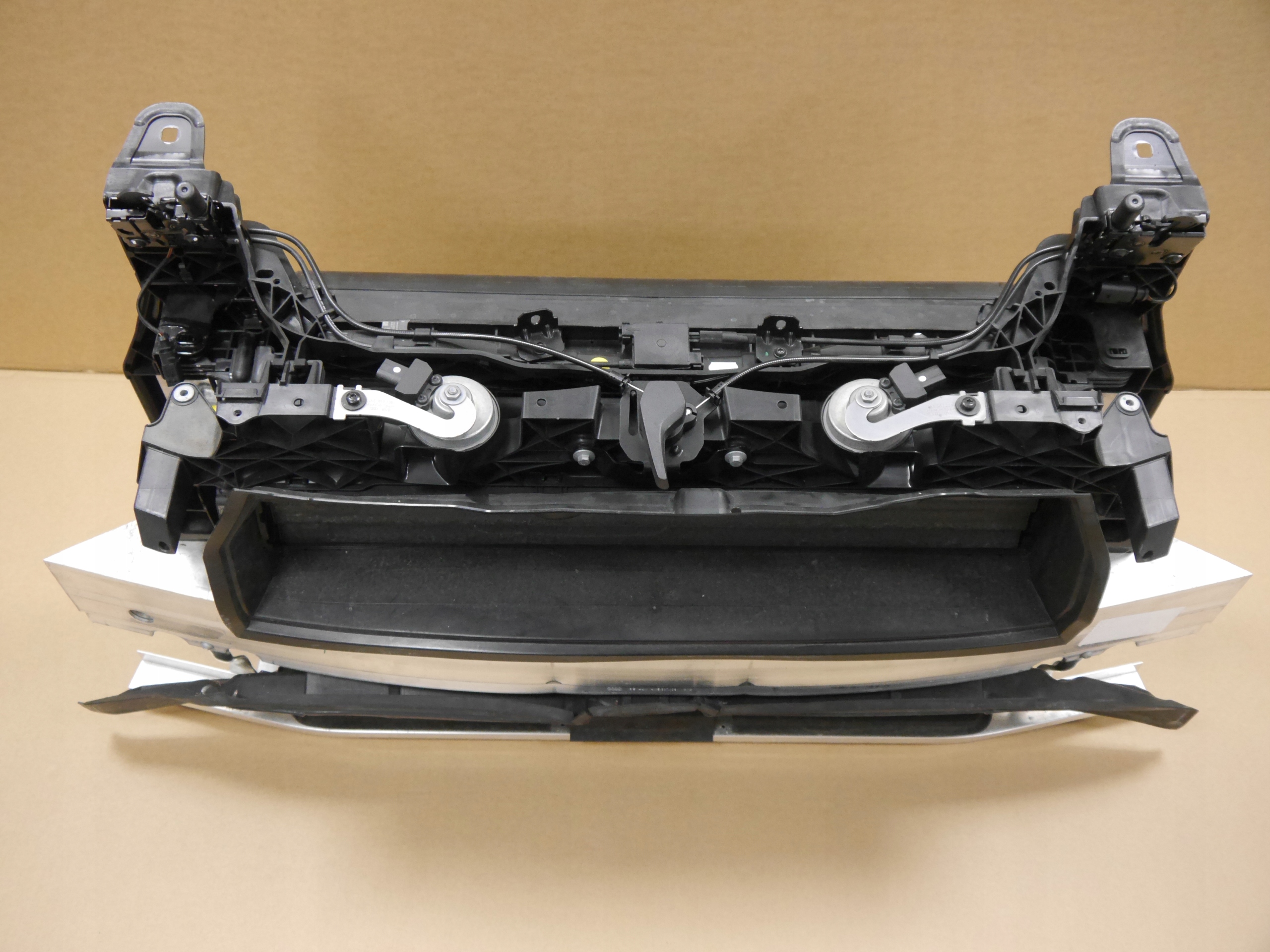 AUDI E-TRON 55 PAS PRZEDNI CHŁODNICE 300kW 408PS Numer katalogowy części AUDI E-TRON 55 PAS PRZEDNI CHŁODNICE 300kW 408PS