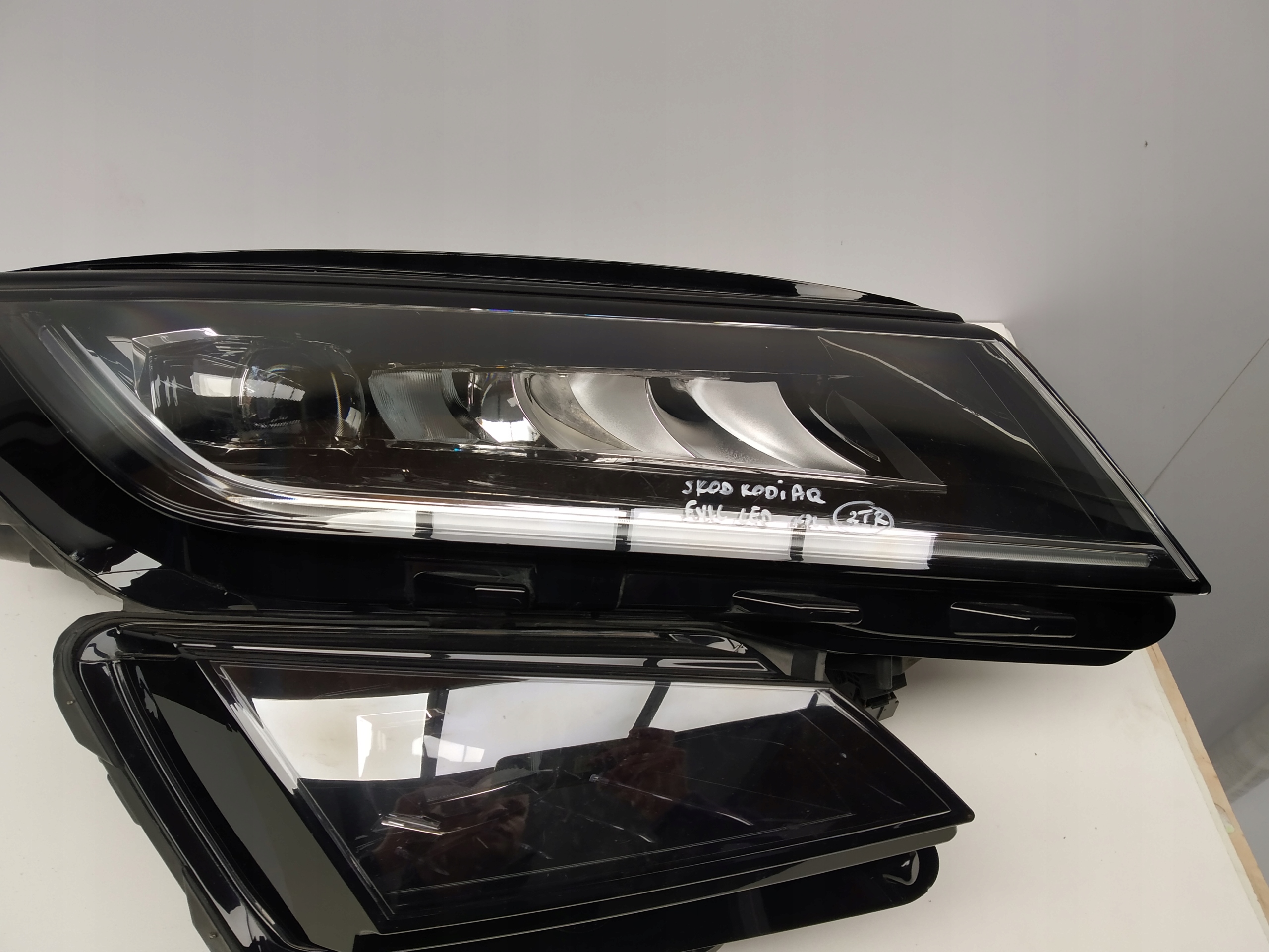 2016r + Skoda Kodiaq reflektor light Full LED right front