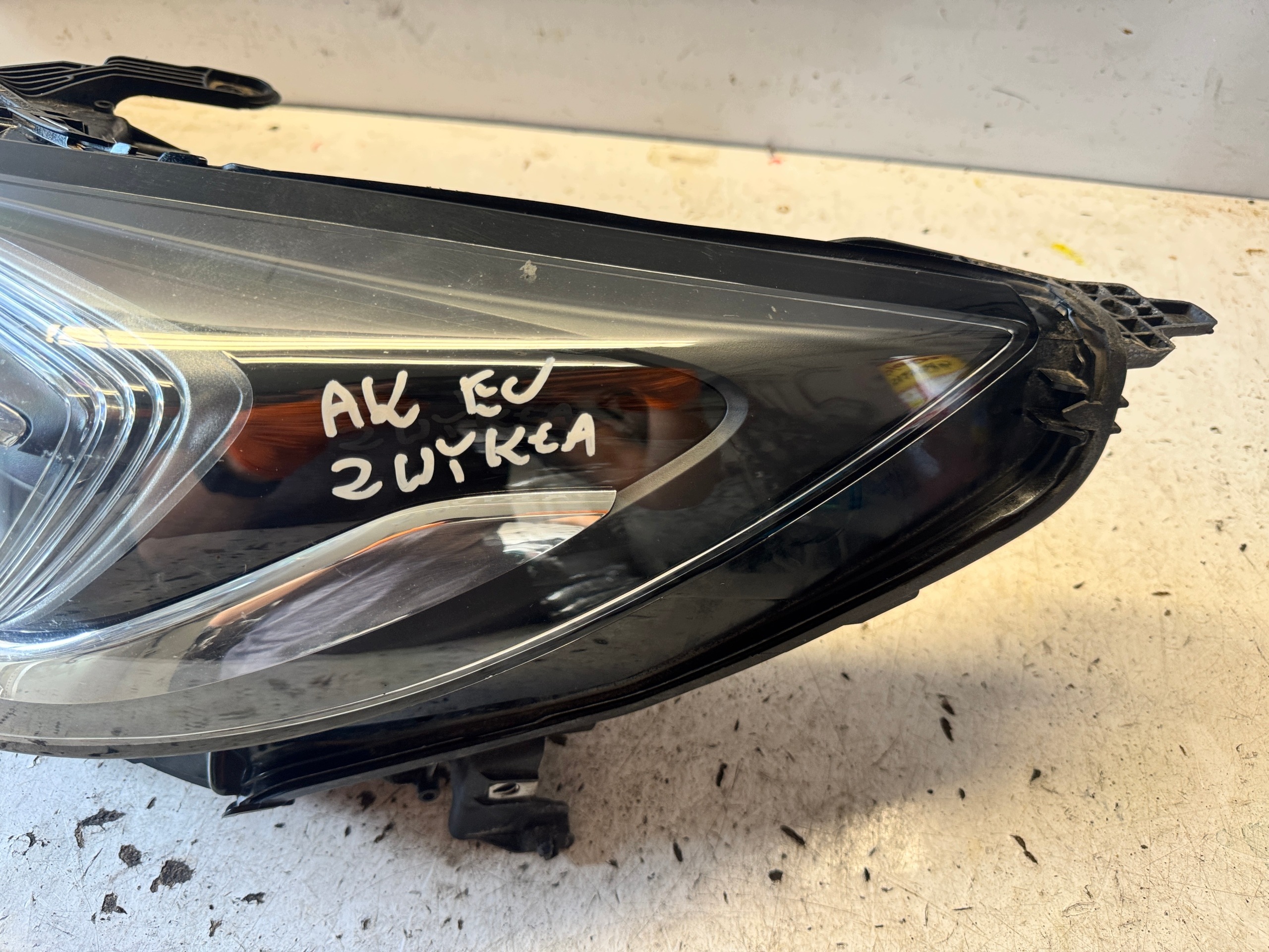 OPEL ASTRA K REFLEKTOR light left front left ZWYKLA LED EUROPA 39081892