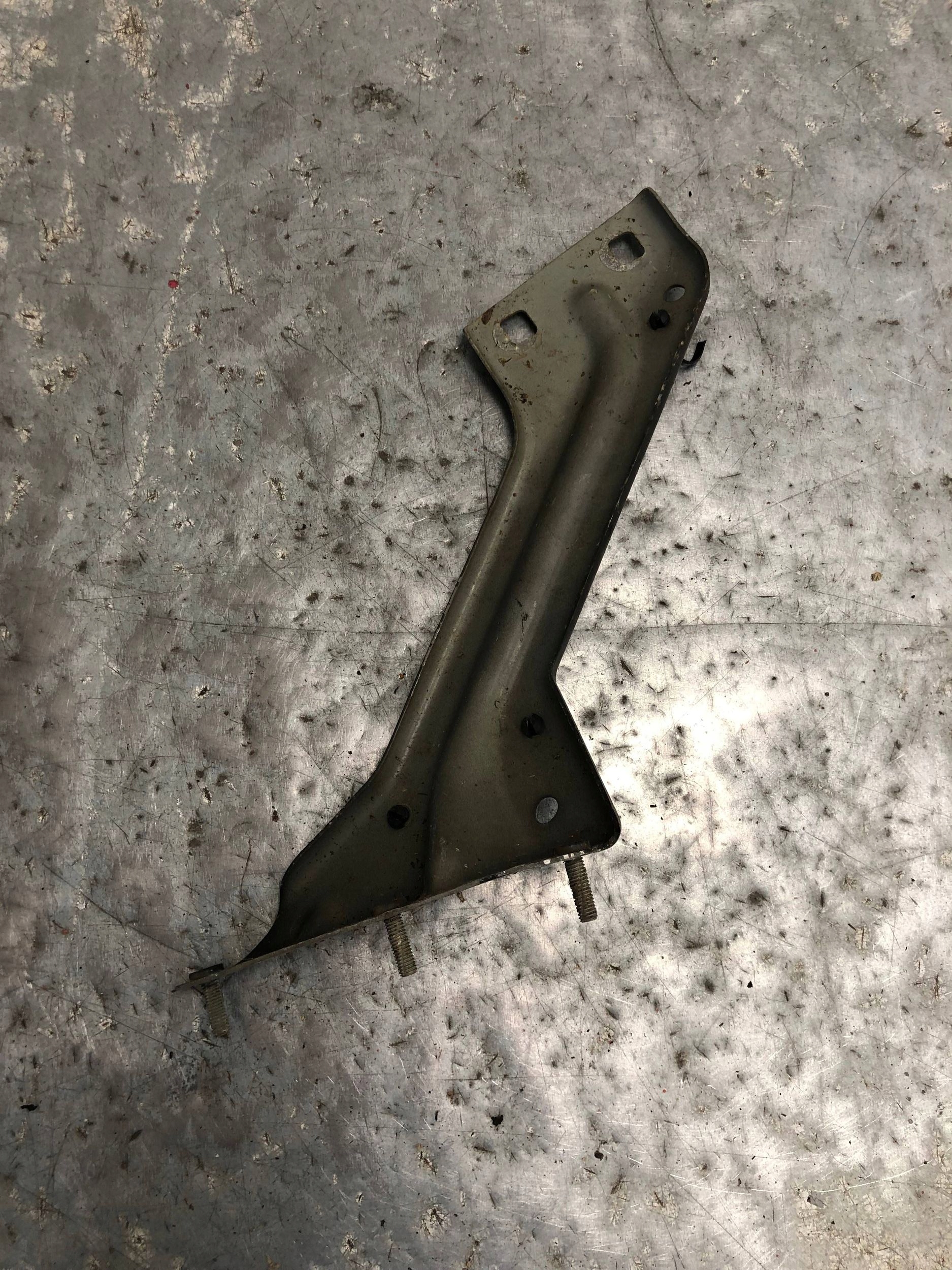 Console Support plaque Aile Gauche Avant AUDI Q5 8R0821135