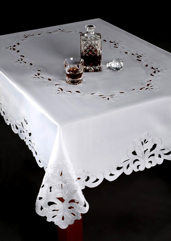 

obrus Paula 220x137cm haftowany