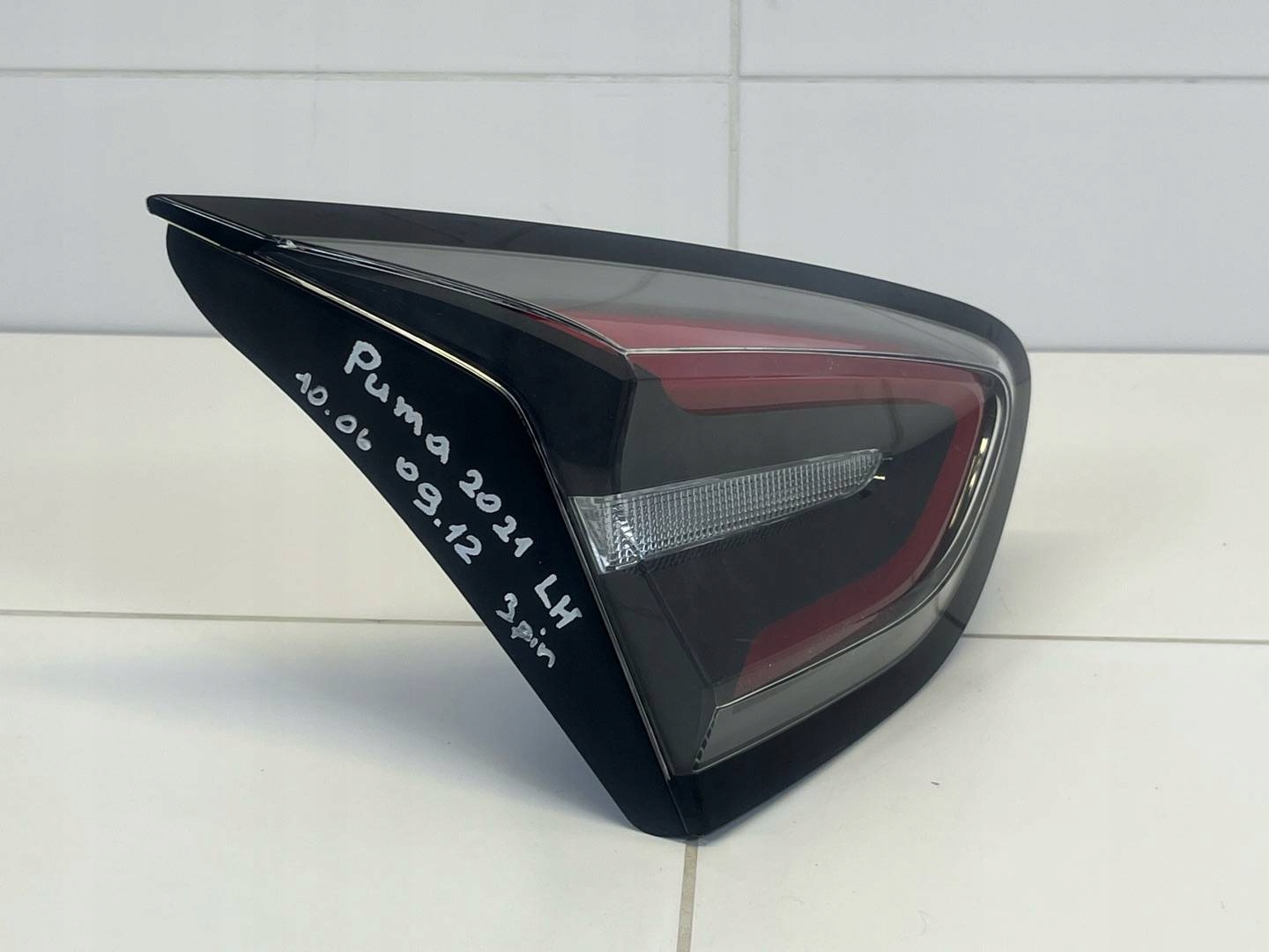 light rear to the bonnet left side Ford Puma 2 2021 L1TB13A603AB