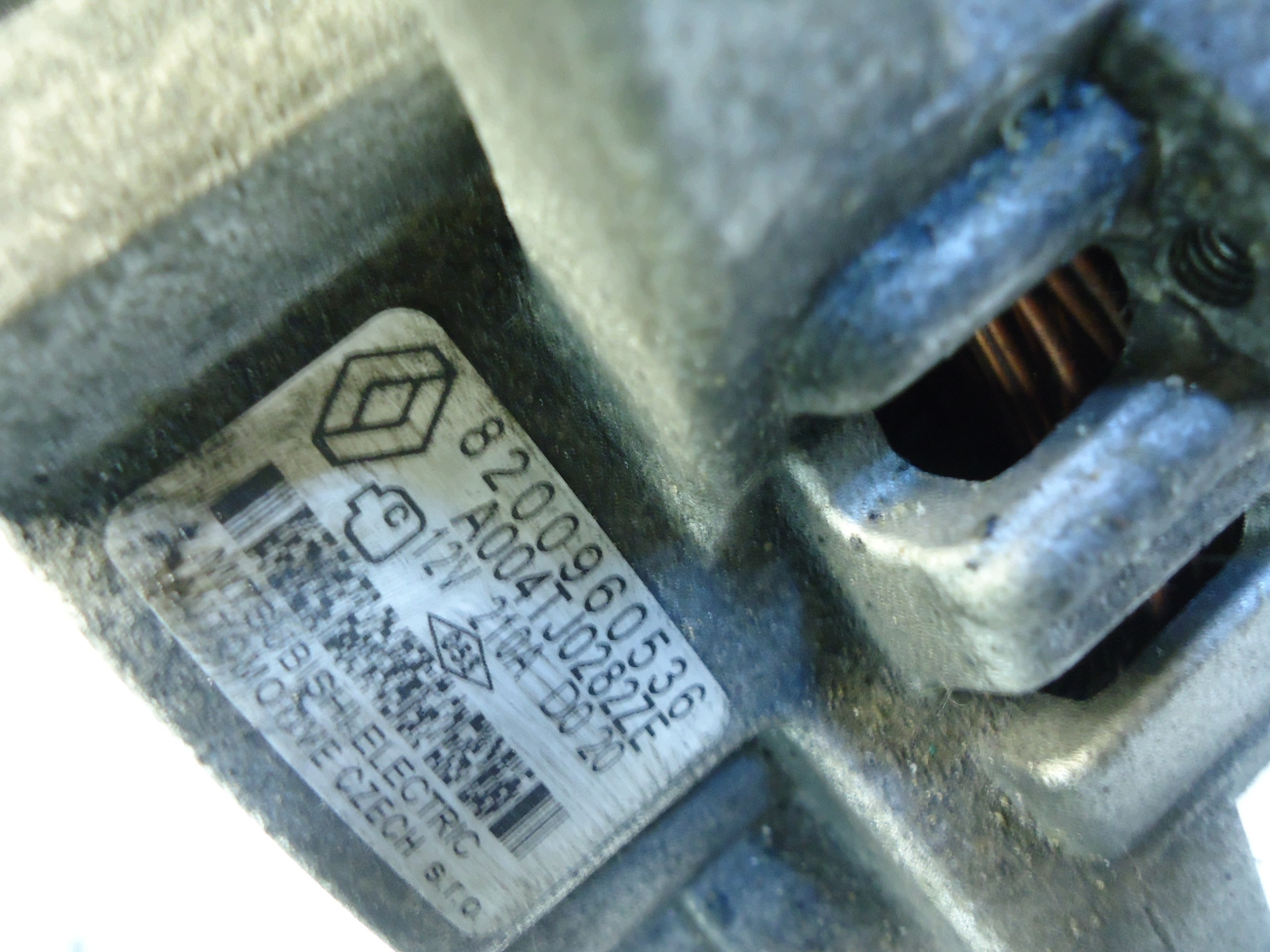 RENAULT LAGUNA III 2.0DCI M9R ALTERNATOR 8200960536