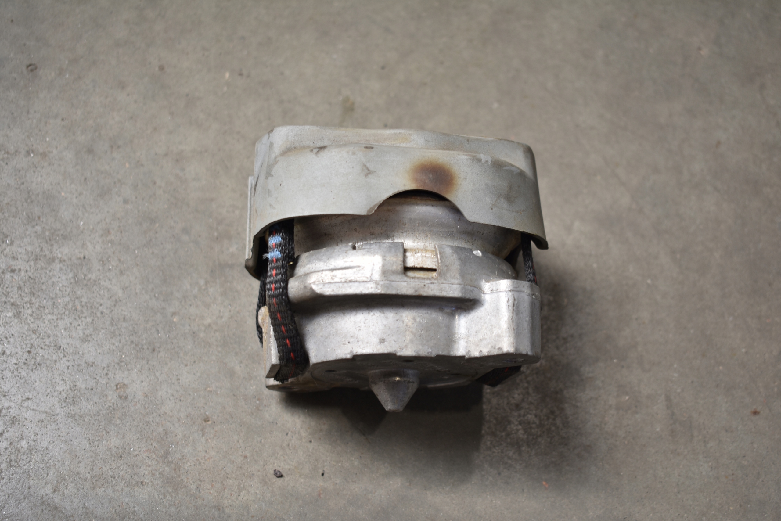 perfect condition engine mount BENTLEY FLYING SPUR 1